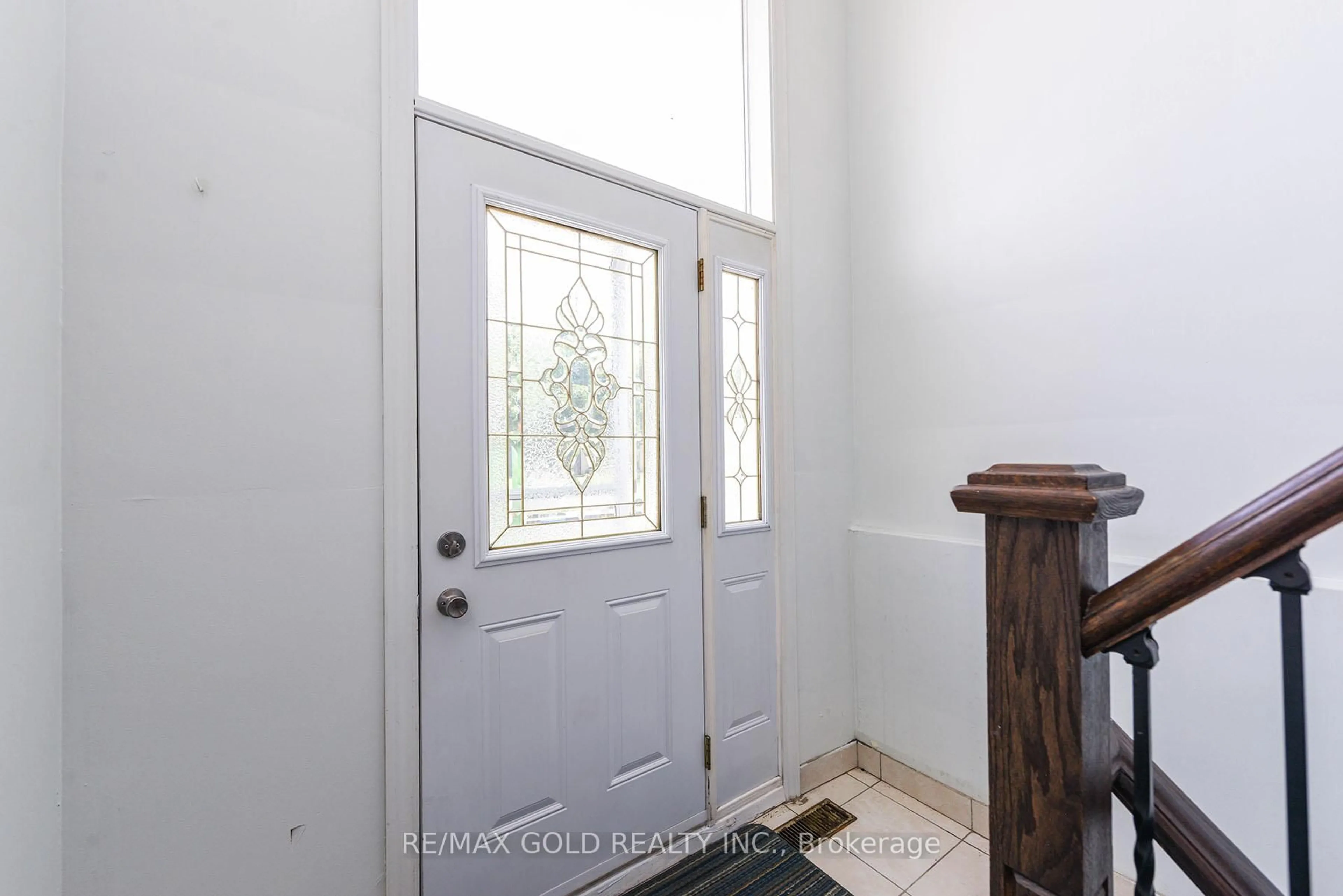 Indoor entryway for 3110 HAROLD SHEARD Dr, Mississauga Ontario L4T 1V5