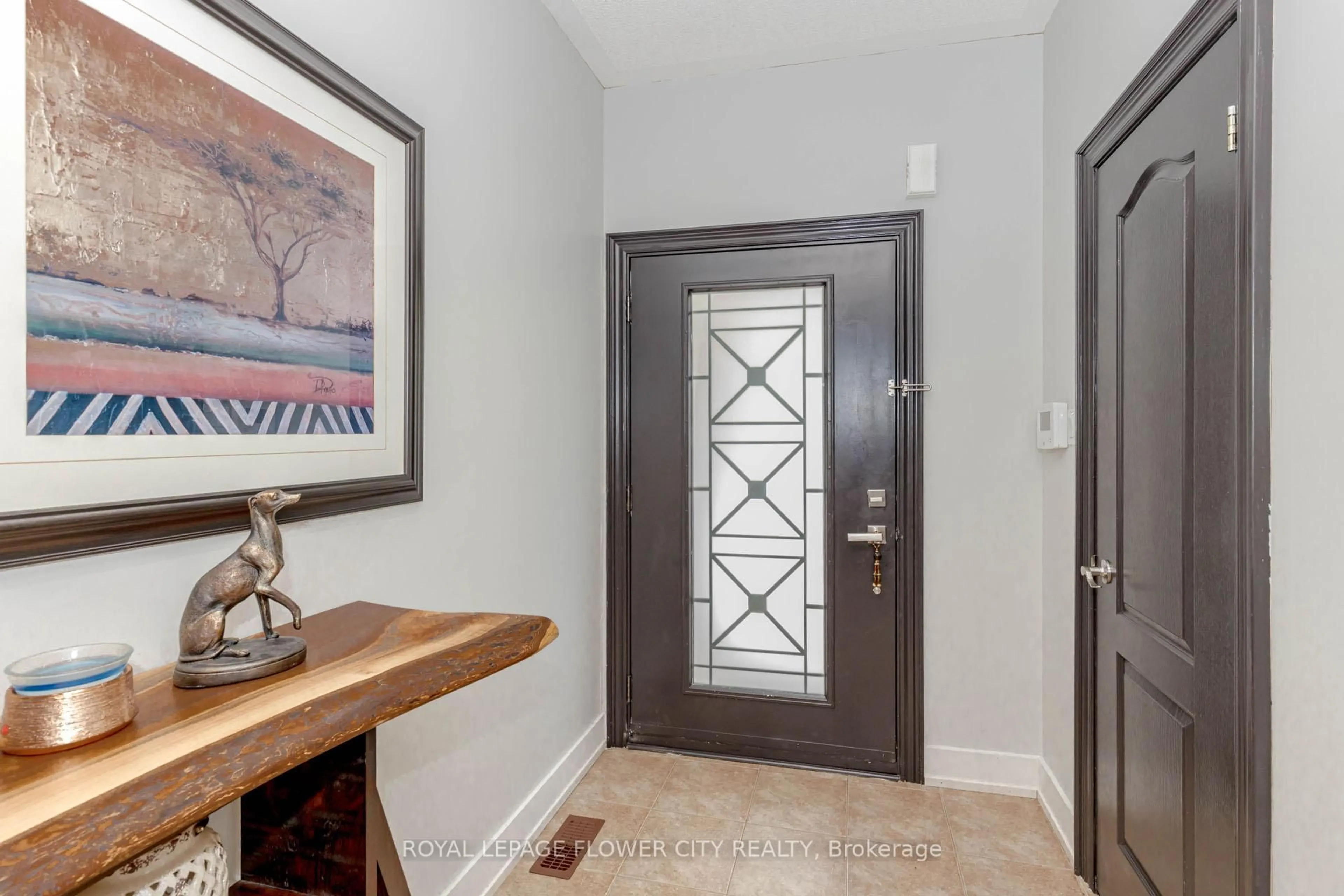 Indoor entryway for 31 Savita Rd, Brampton Ontario L7A 3V1