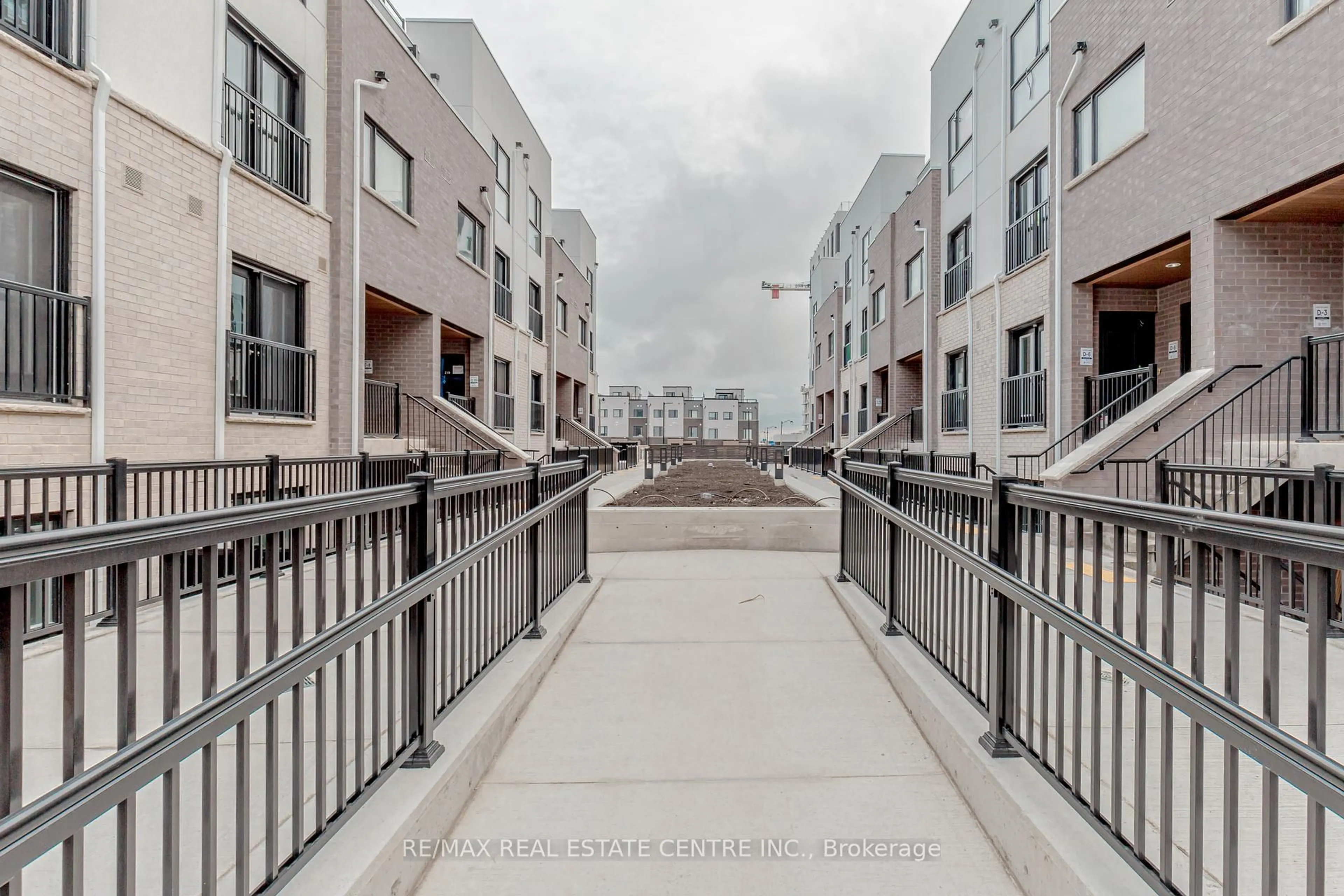 Patio, street for 349 Wheat Boom Dr #117, Oakville Ontario L6H 7X5