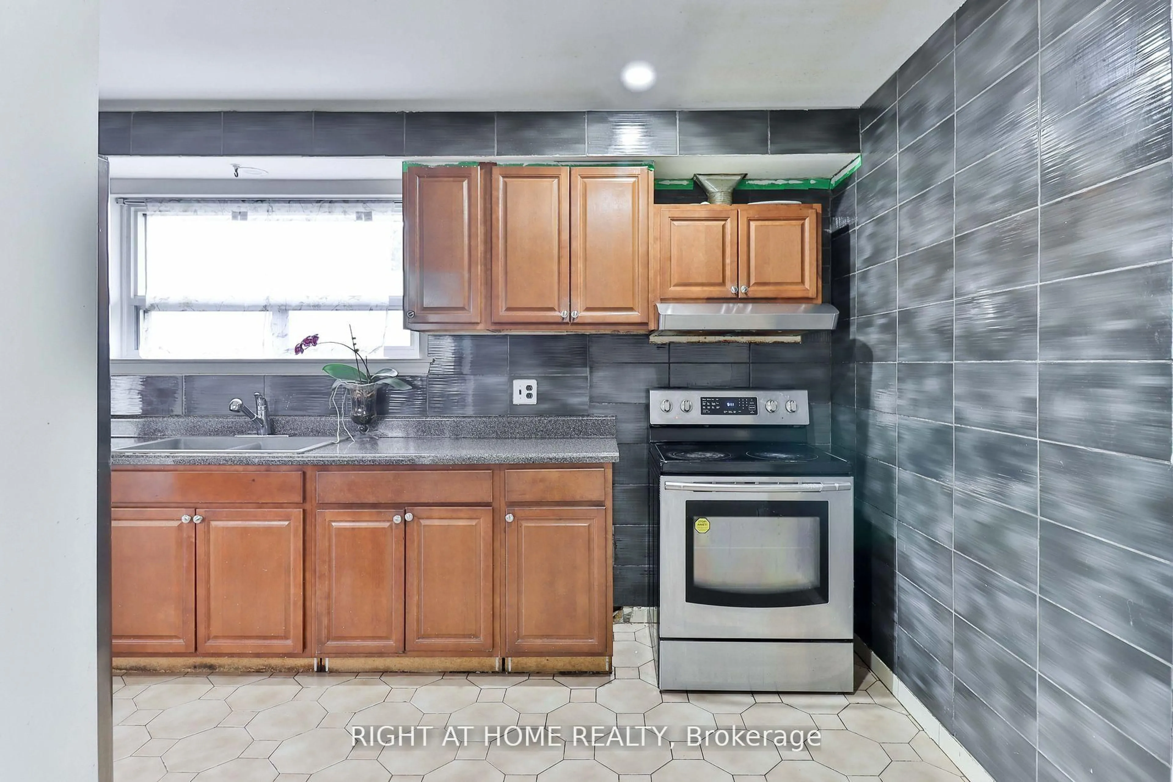 Unknown for 14 Midden Cres, Toronto Ontario M9R 3L8