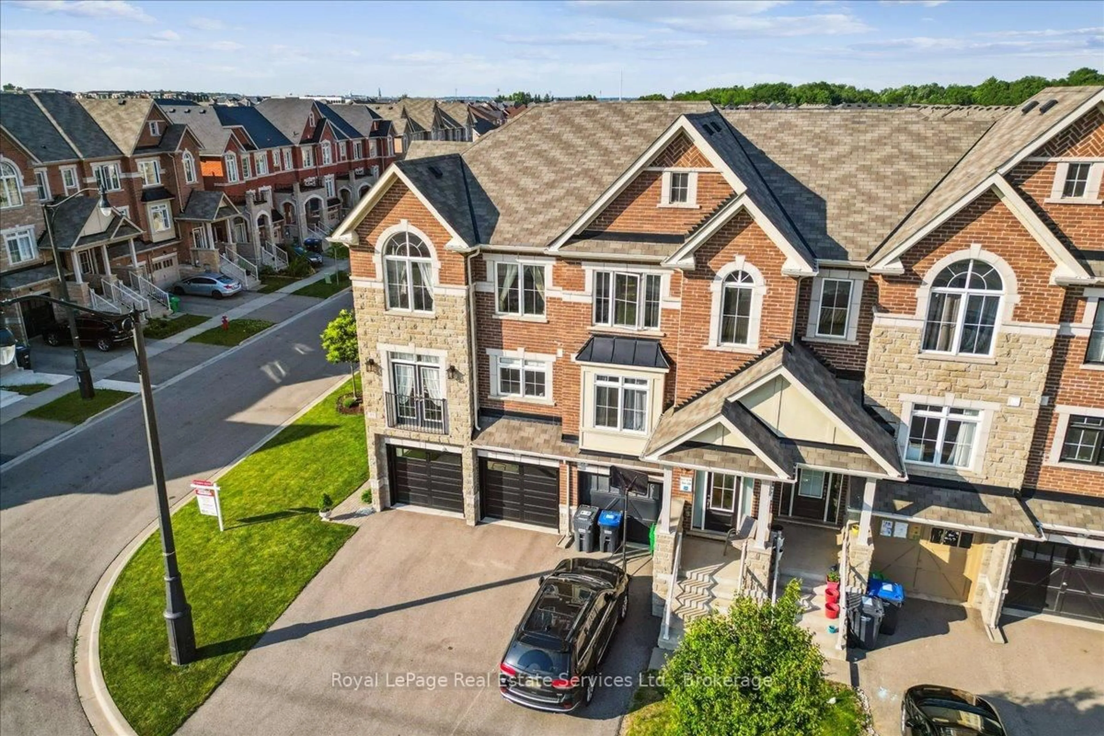 A pic from outside/outdoor area/front of a property/back of a property/a pic from drone, street for 37 Rockman Cres, Brampton Ontario L7A 0B5