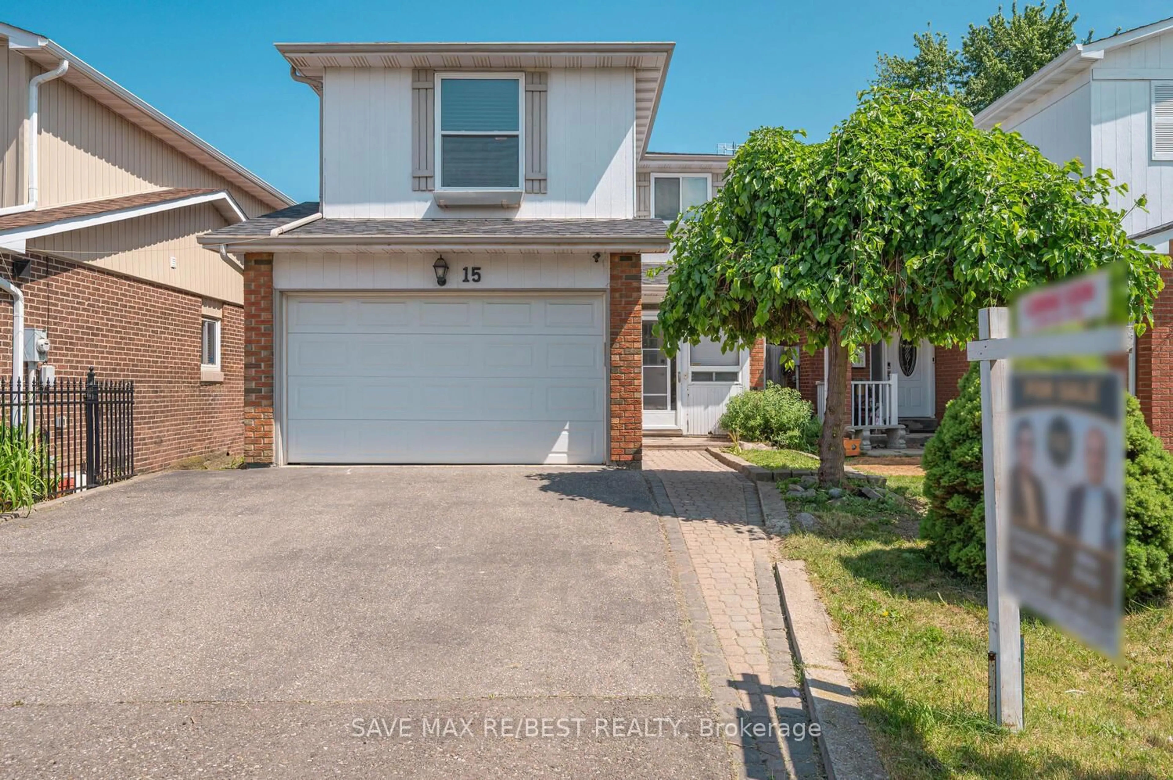A pic from outside/outdoor area/front of a property/back of a property/a pic from drone, street for 15 Ashurst Cres, Brampton Ontario L6V 3N6