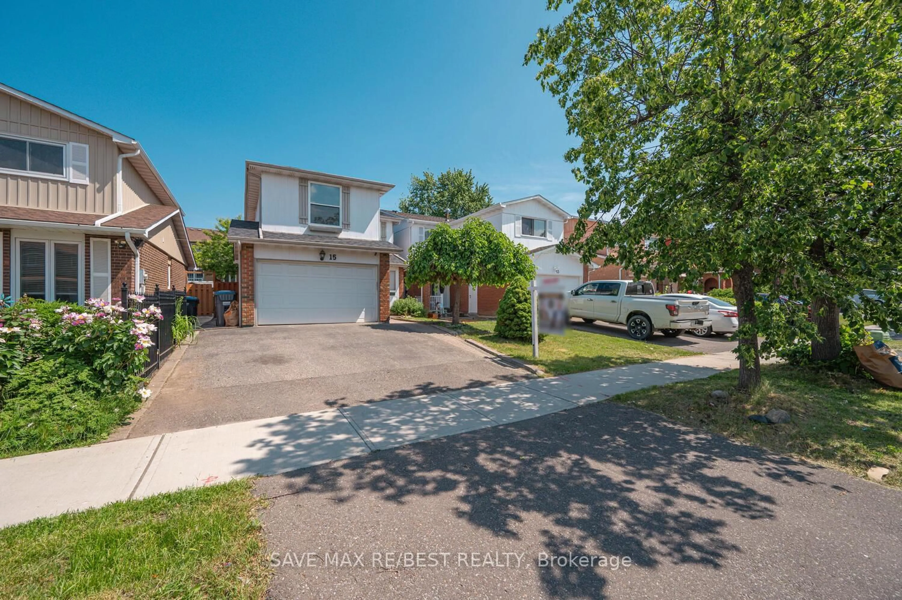 A pic from outside/outdoor area/front of a property/back of a property/a pic from drone, street for 15 Ashurst Cres, Brampton Ontario L6V 3N6