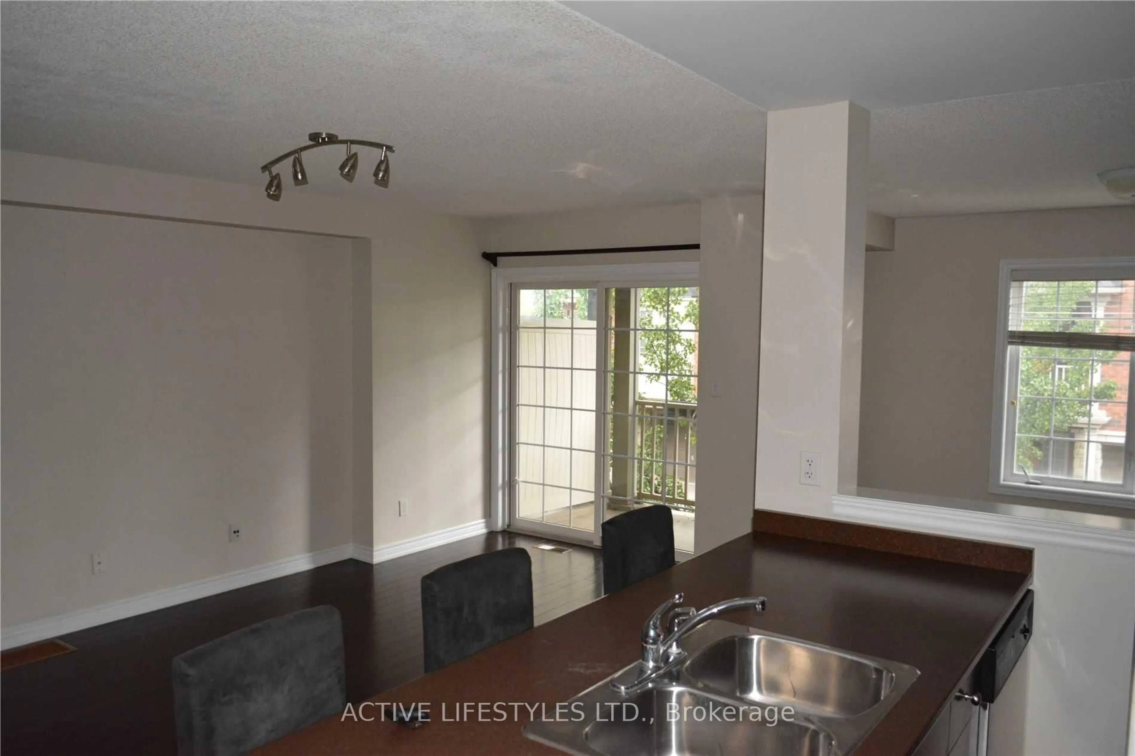 A pic of a room for 626 Garibaldi Common, Burlington Ontario L7L 0E2