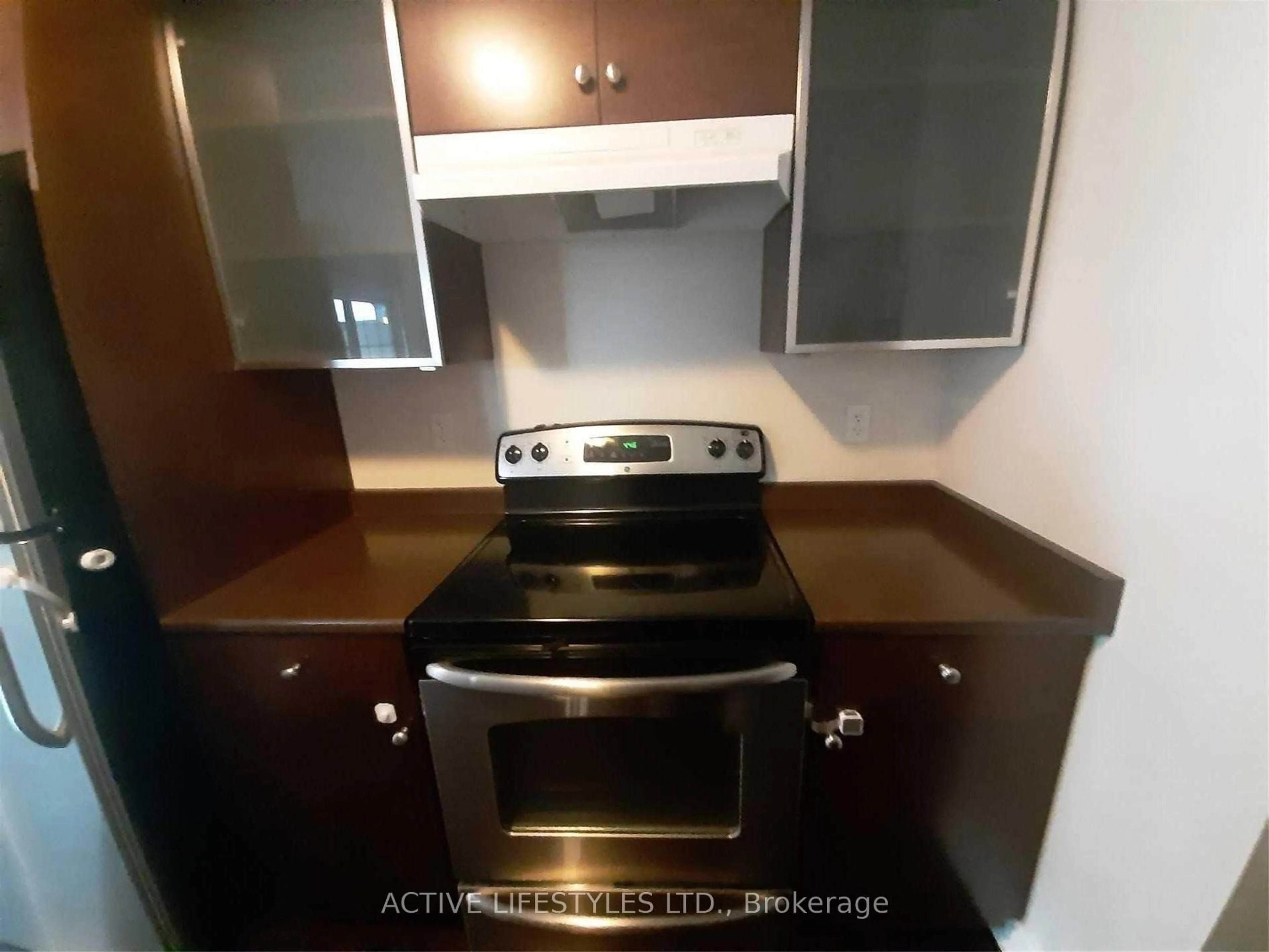 Standard kitchen, unknown for 626 Garibaldi Common, Burlington Ontario L7L 0E2