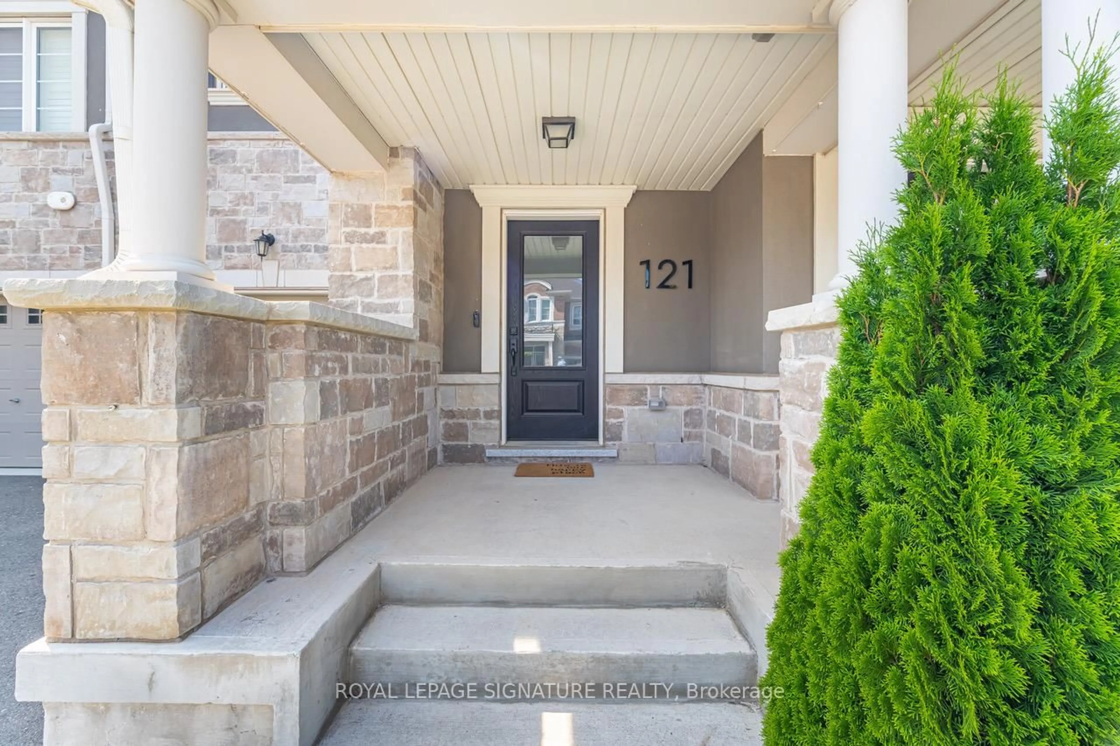 Indoor entryway for 121 Toucan Tr, Oakville Ontario L6H 0Y1