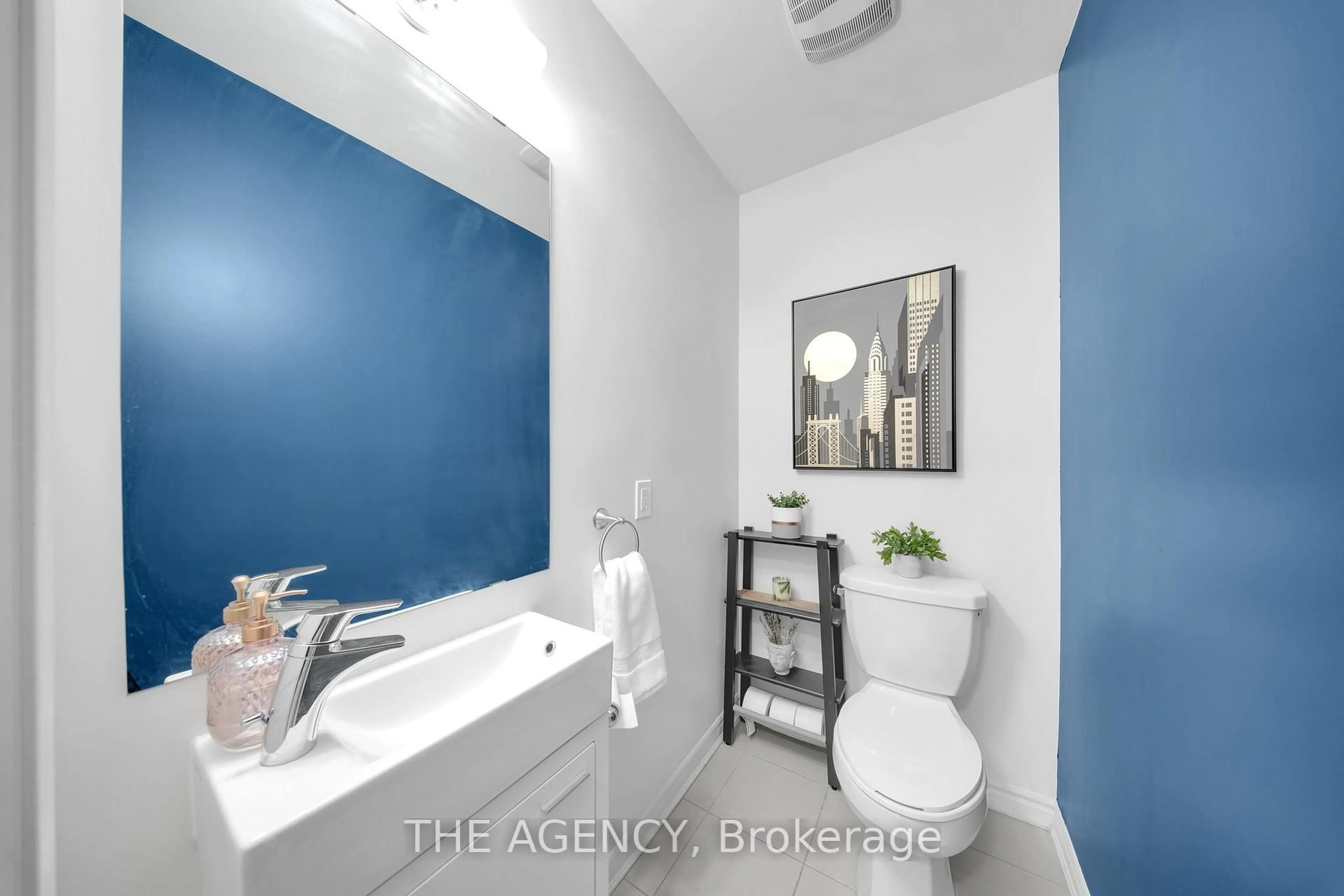 Standard bathroom, ceramic/tile floor for 1155 Stroud Lane #2, Mississauga Ontario L5J 0B3