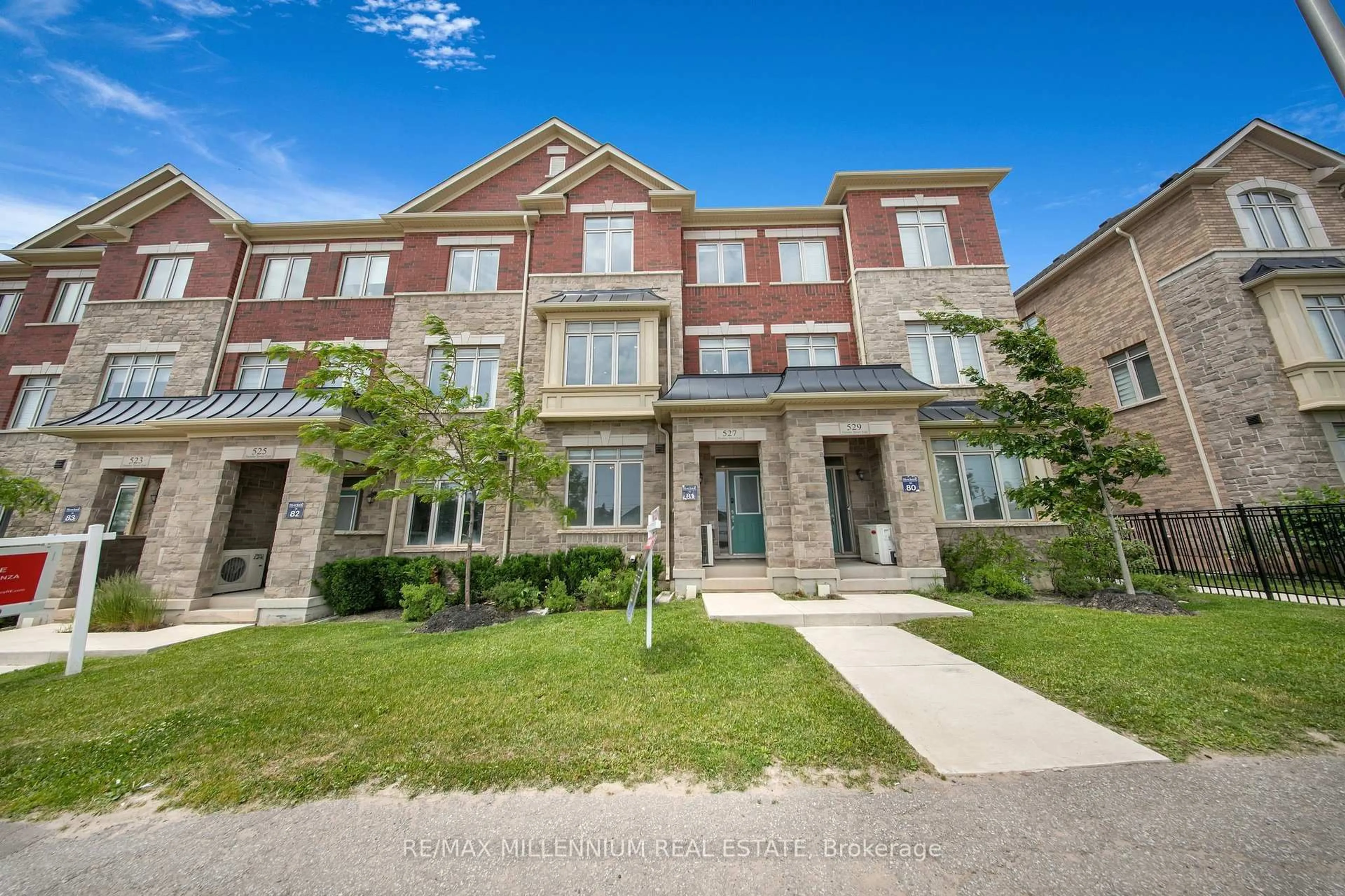 Unknown for 527 Dundas St, Oakville Ontario L6H 3P6