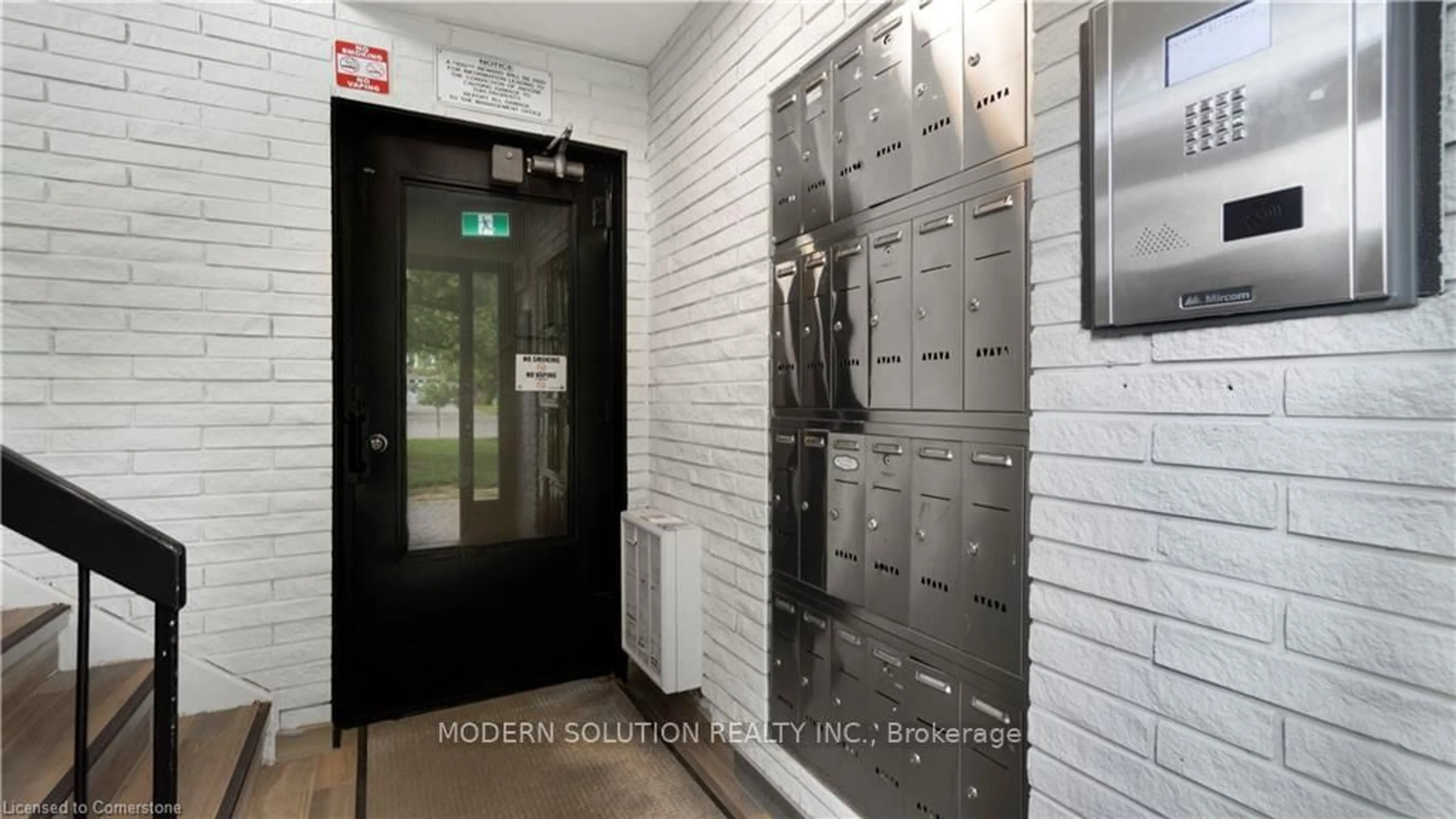 Indoor foyer for 1016 Falgarwood Dr #42, Oakville Ontario L6H 2P3