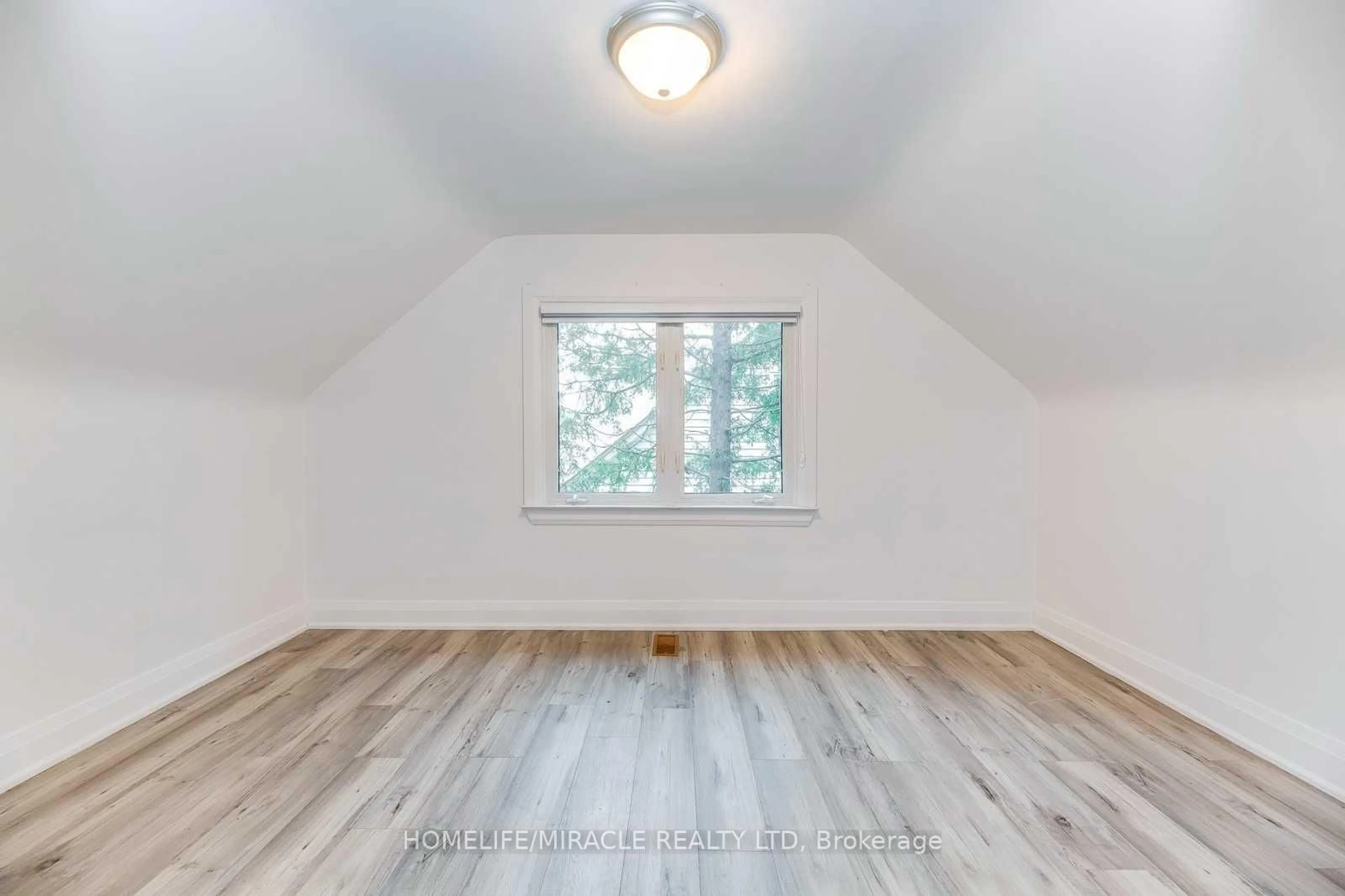 A pic of a room for 154 Elizabeth St, Brampton Ontario L6Y 1R7