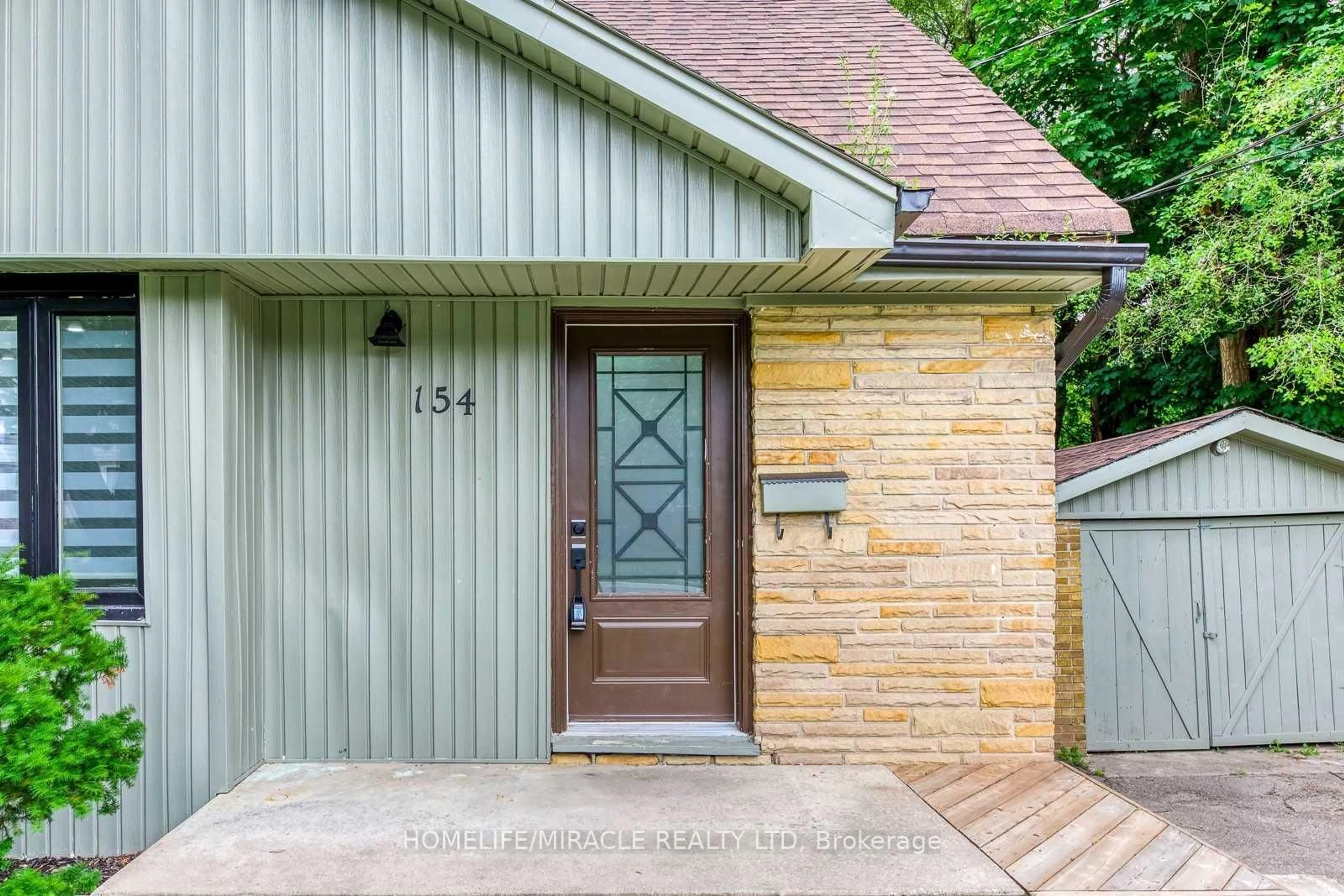Home with brick exterior material, street for 154 Elizabeth St, Brampton Ontario L6Y 1R7