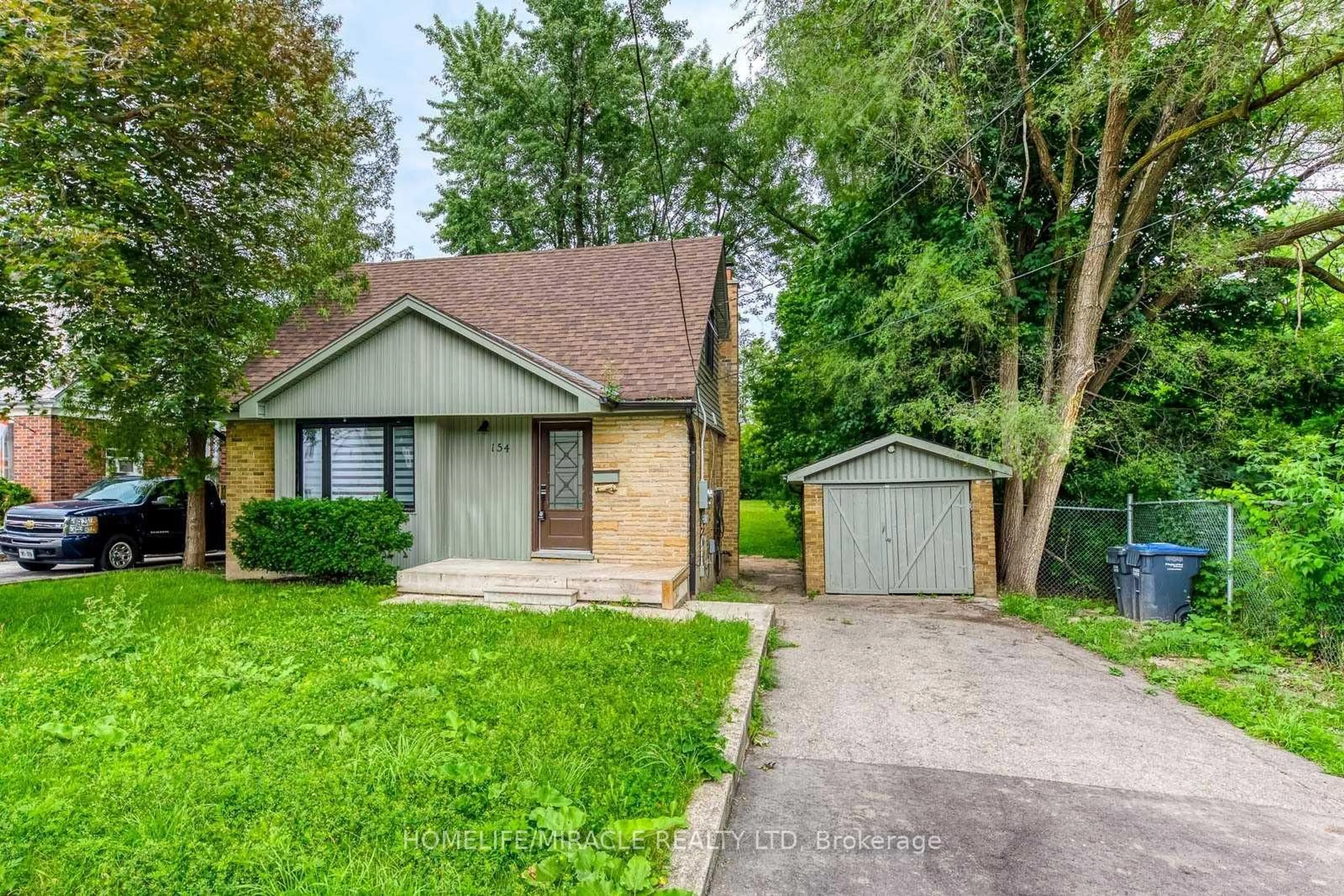 Home with brick exterior material, street for 154 Elizabeth St, Brampton Ontario L6Y 1R7
