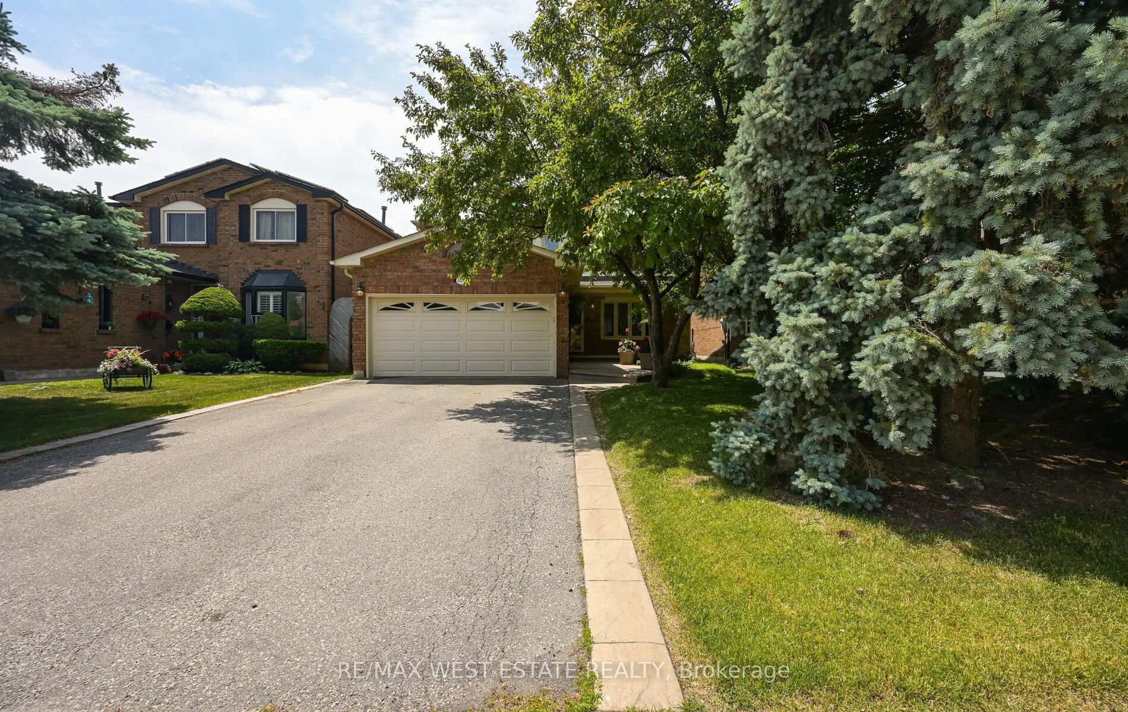 Unknown for 237 Vodden St, Brampton Ontario L6X 2X7