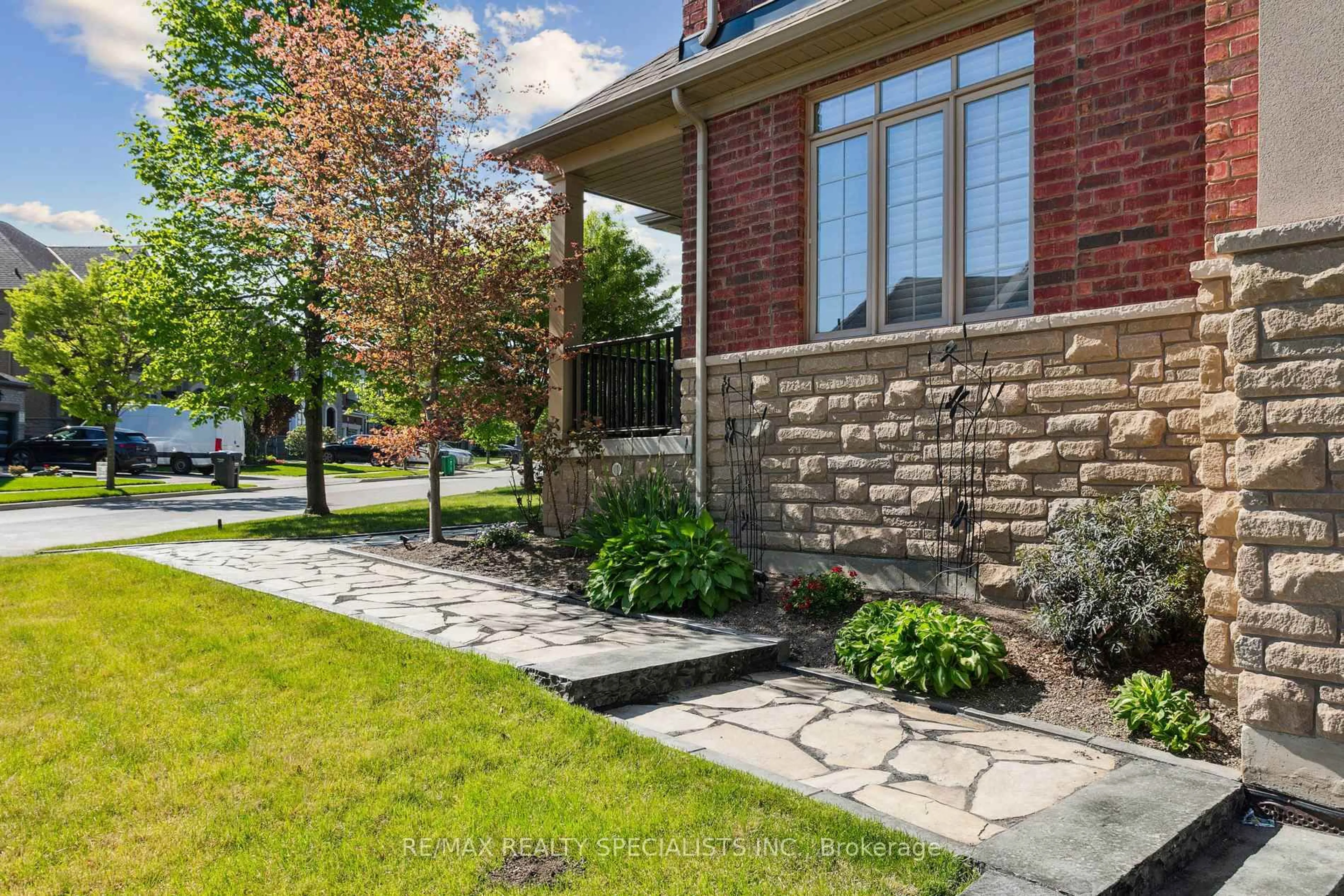 Unknown for 9 Flanders Rd, Brampton Ontario L6X 0W3