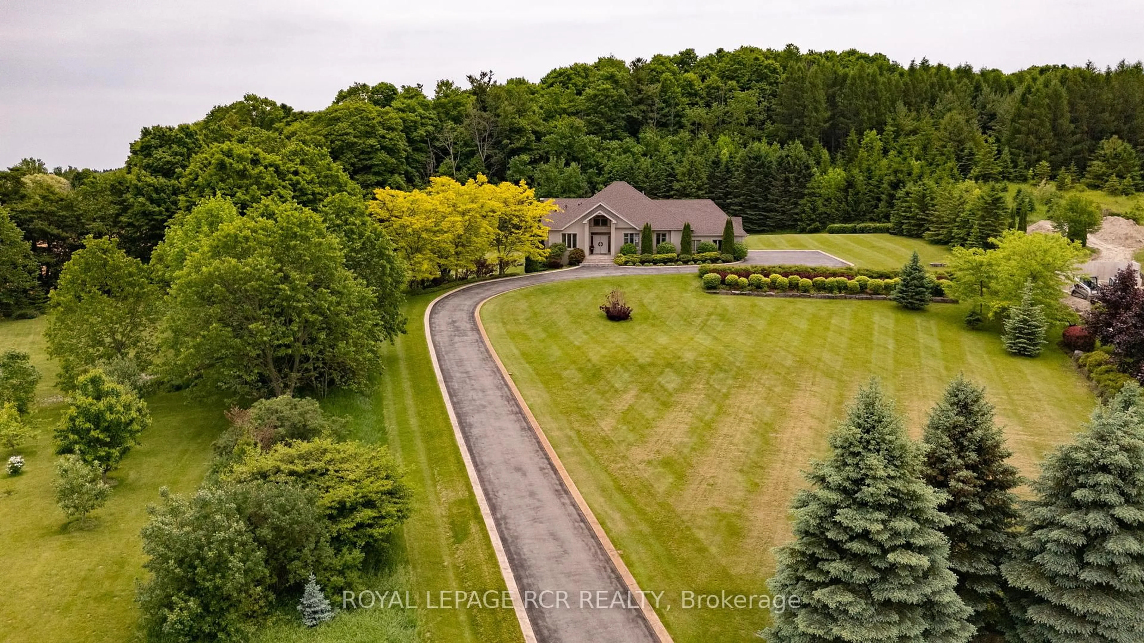 A pic from outside/outdoor area/front of a property/back of a property/a pic from drone, unknown for 5 Woodlot Crt, Caledon Ontario L7E 0C2