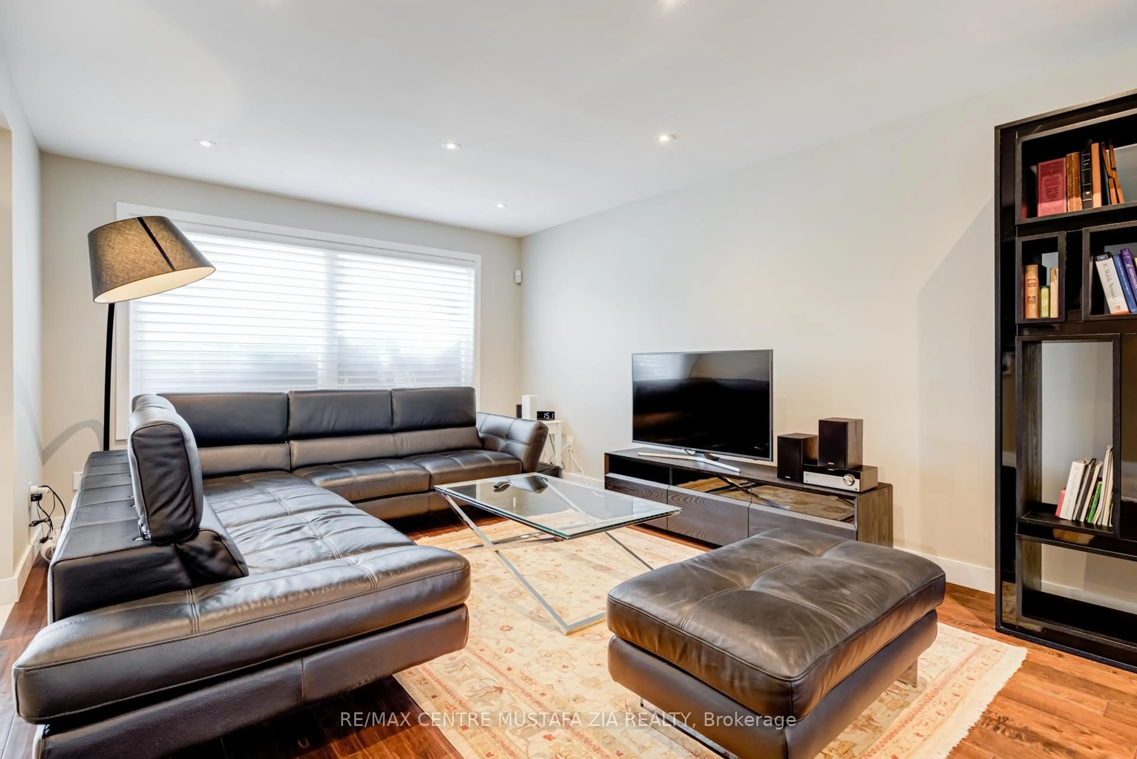 Living room with furniture, unknown for 1629 Ogden Ave, Mississauga Ontario L5E 2J2