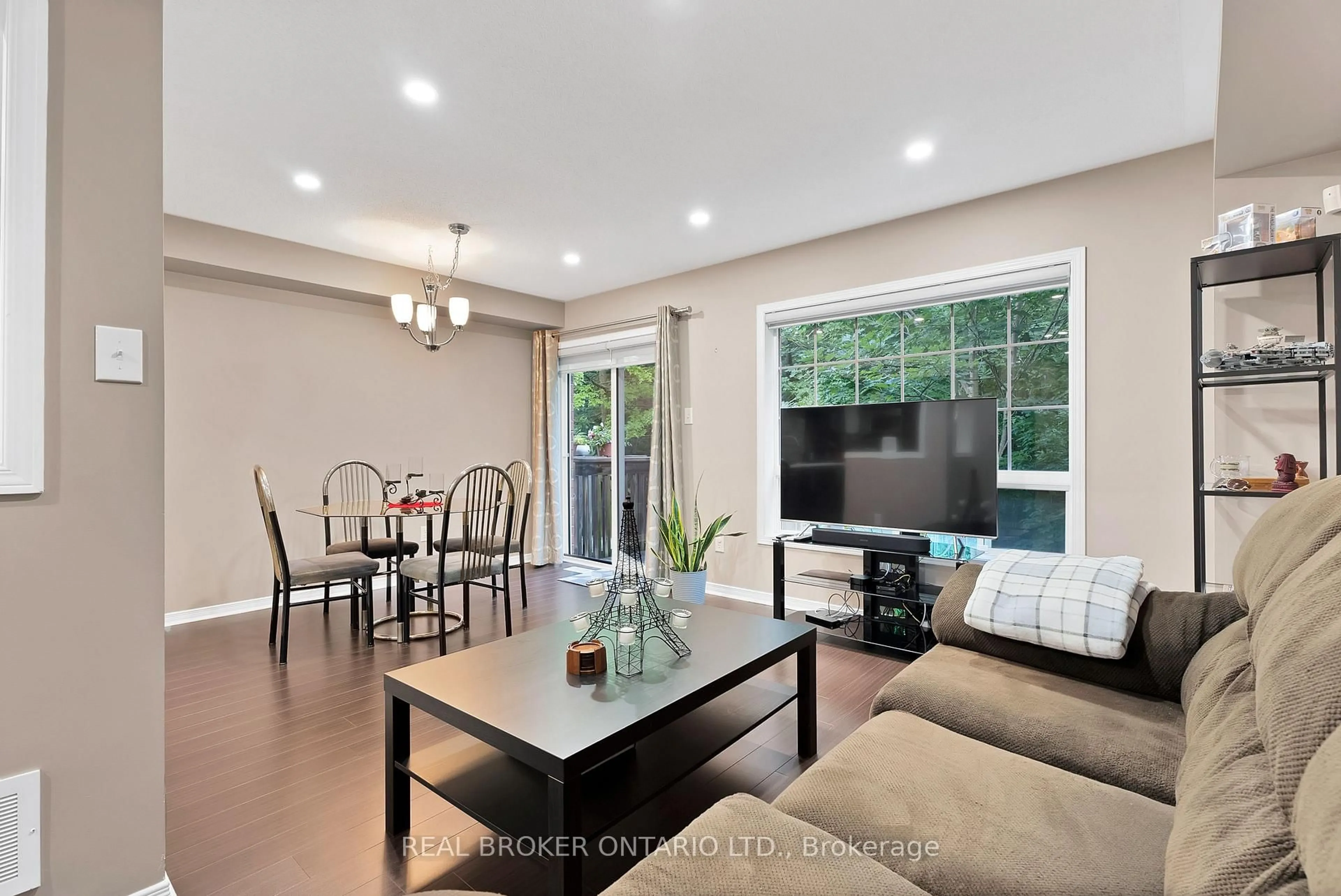 Living room with furniture, unknown for 7360 Zinnia Pl #152, Mississauga Ontario L5W 2A5