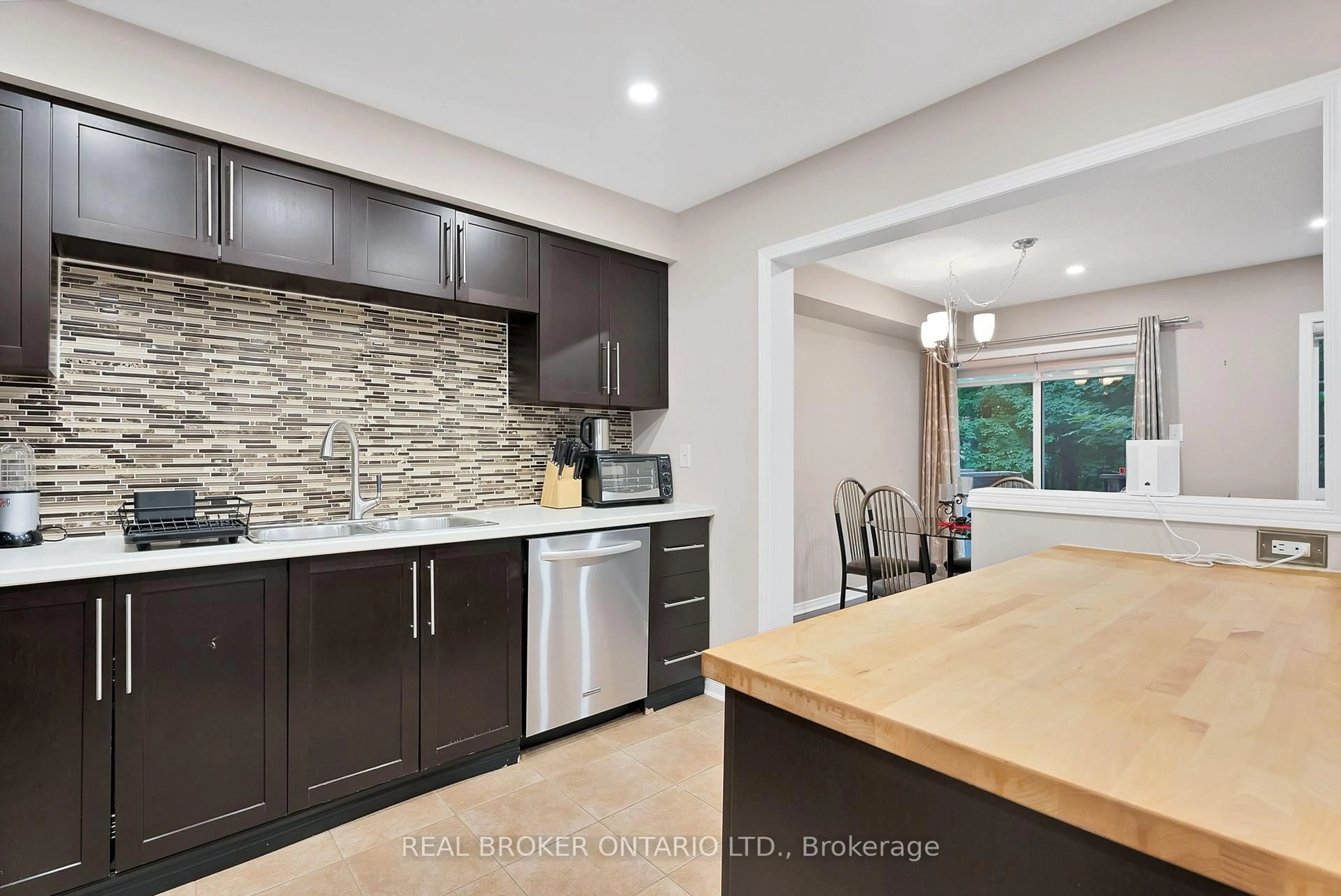 Open concept kitchen, ceramic/tile floor for 7360 Zinnia Pl #152, Mississauga Ontario L5W 2A5