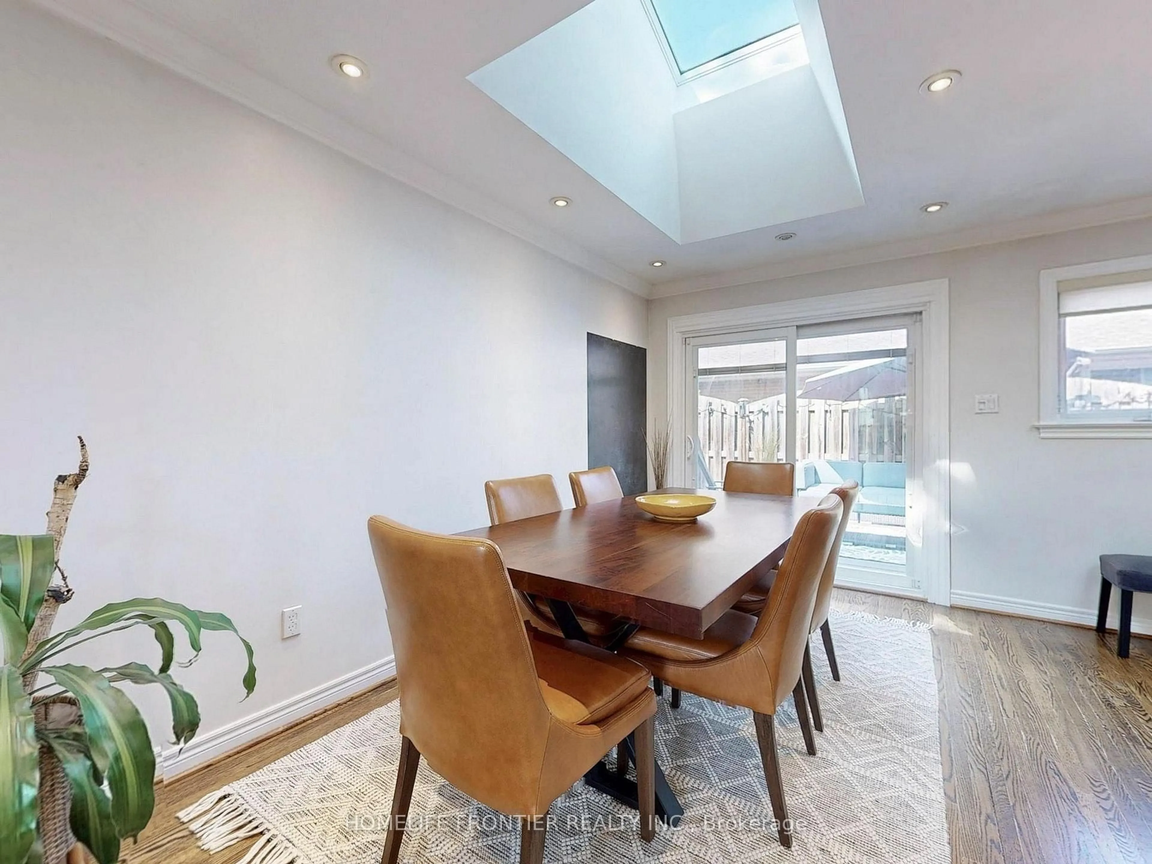 Dining room, unknown for 1569 Bothwell Ave, Mississauga Ontario L5J 3L8