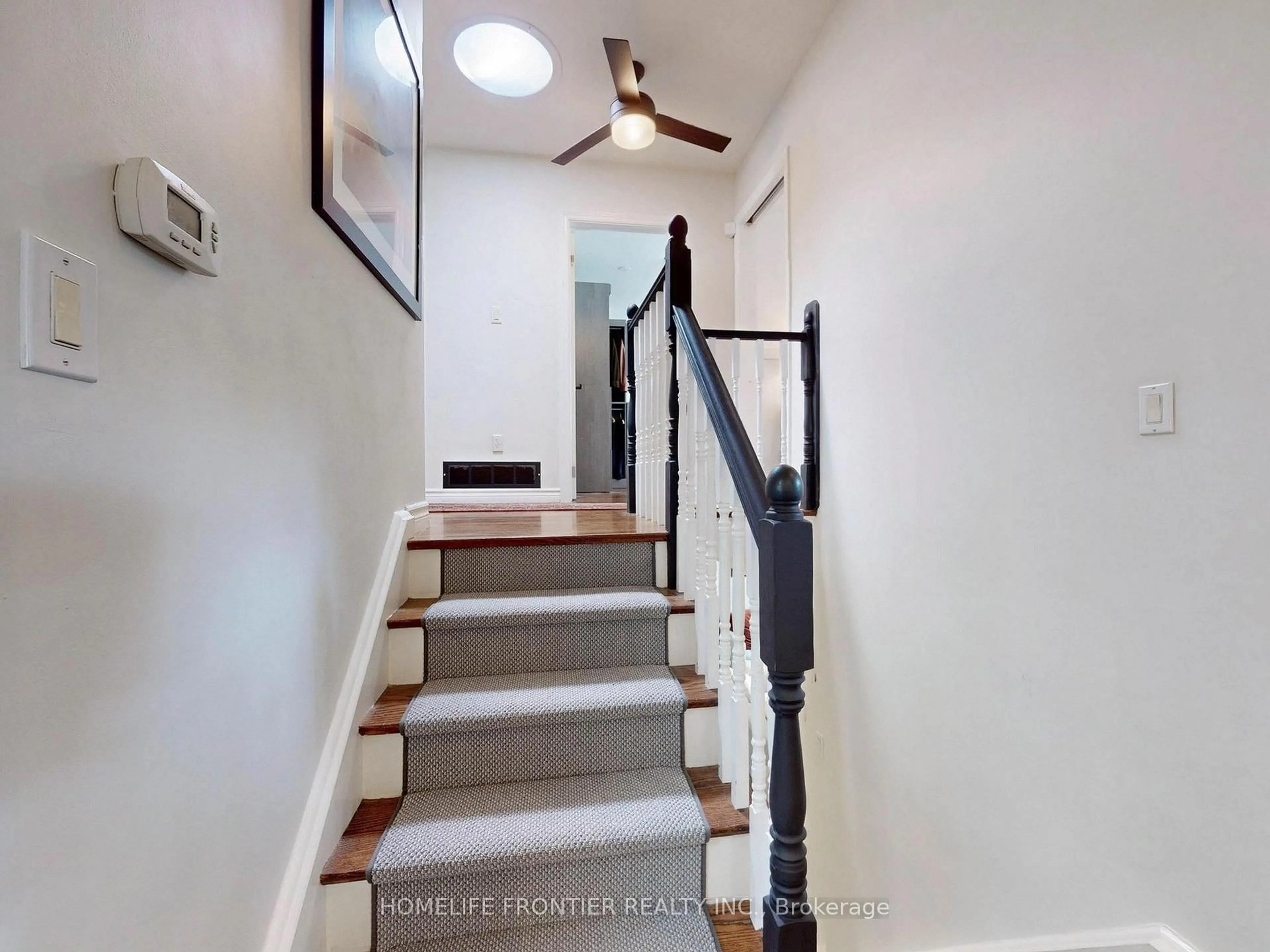 Stairs for 1569 Bothwell Ave, Mississauga Ontario L5J 3L8