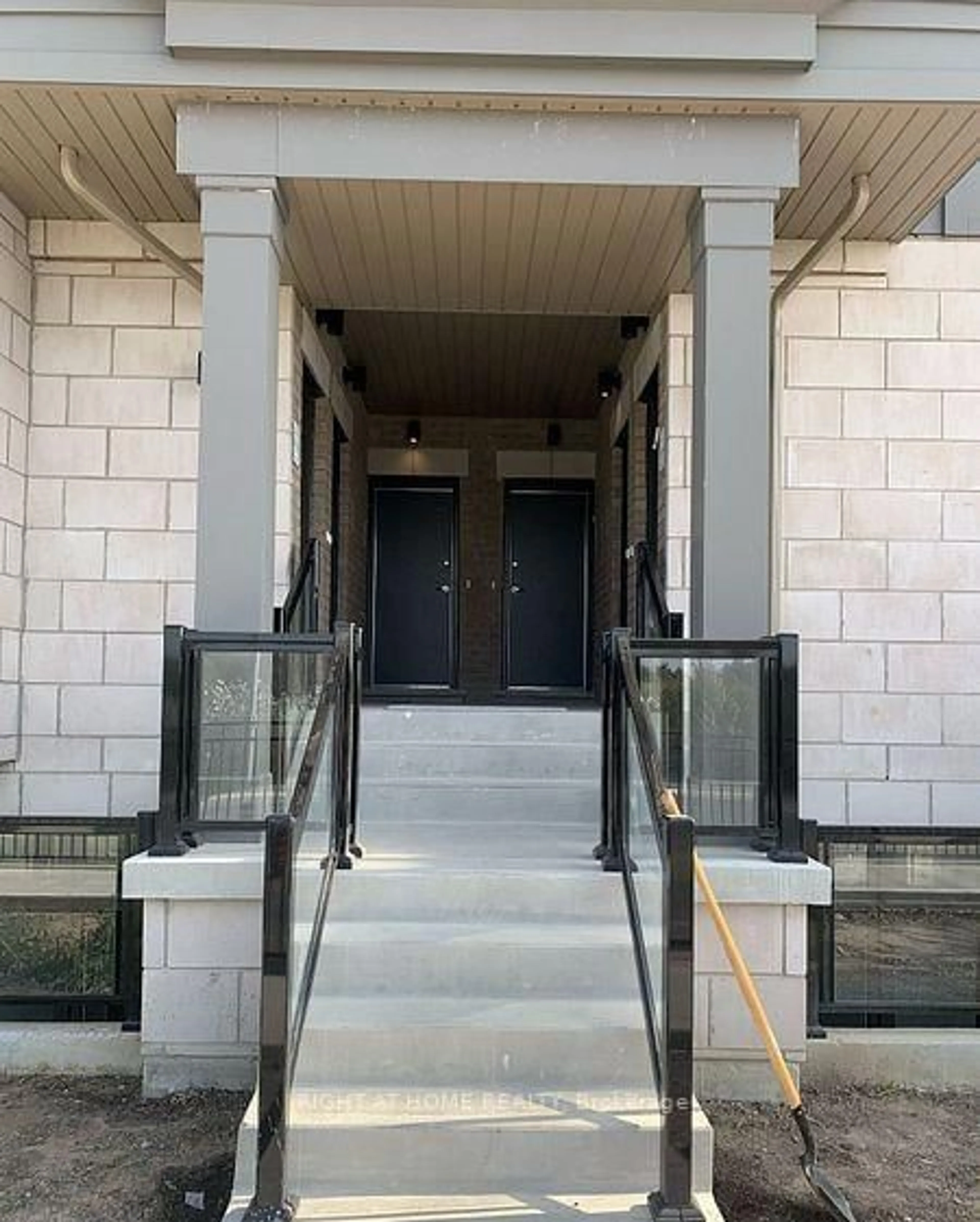 Indoor foyer for 30 Halliford Pl #207, Brampton Ontario L6P 0N5