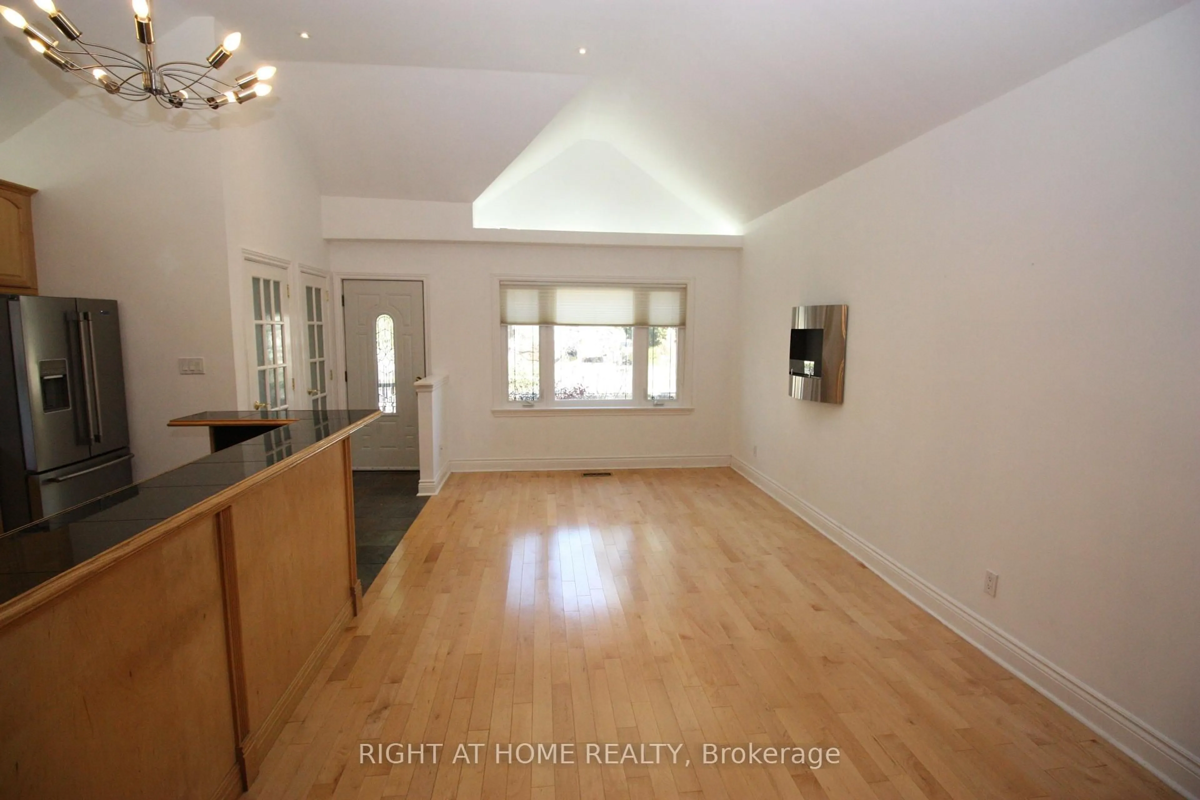 A pic of a room for 479 Rimilton Ave, Toronto Ontario M8W 2H2