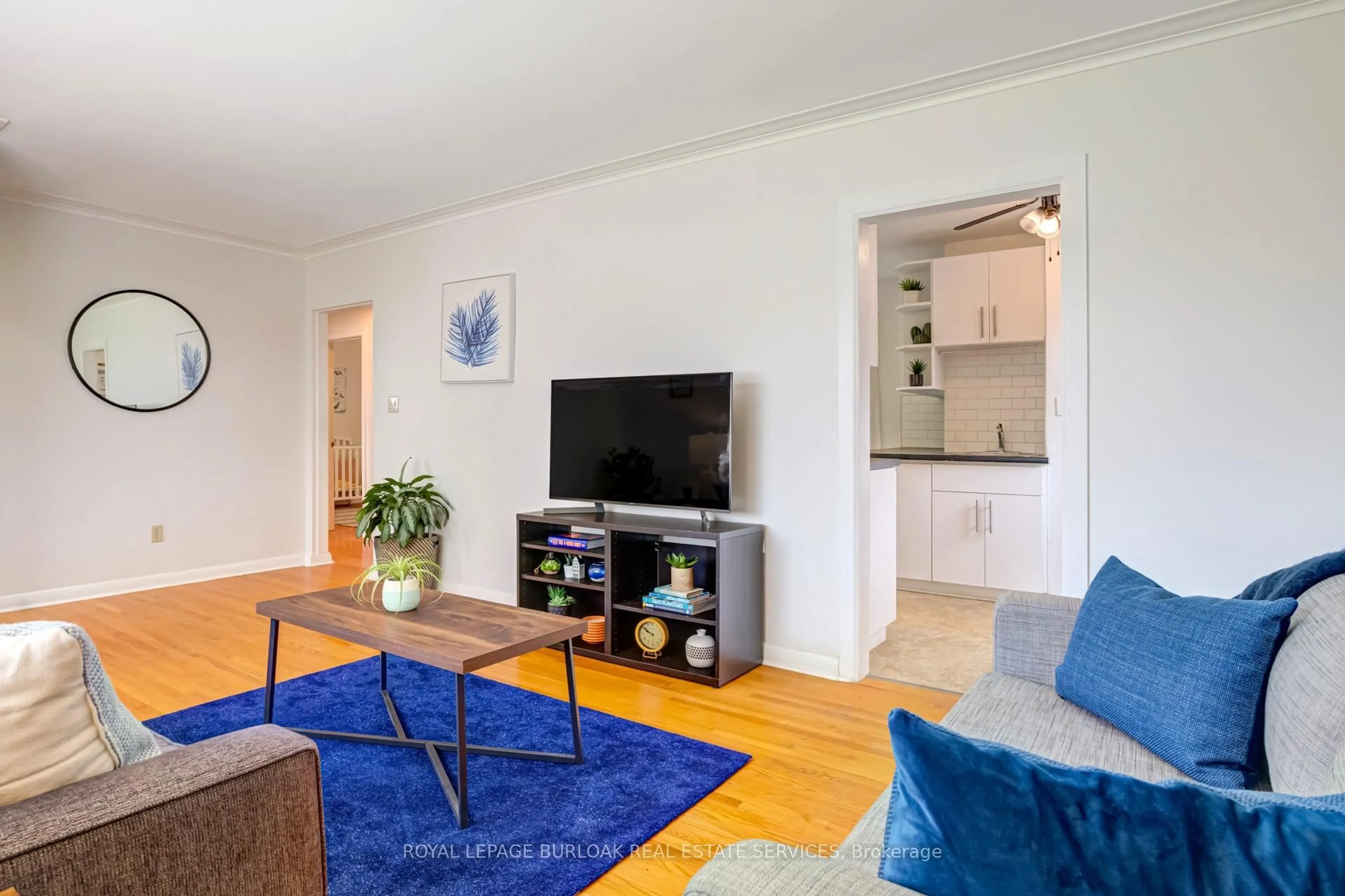 Living room with furniture, unknown for 671 Wickens Ave, Burlington Ontario L7T 3T1