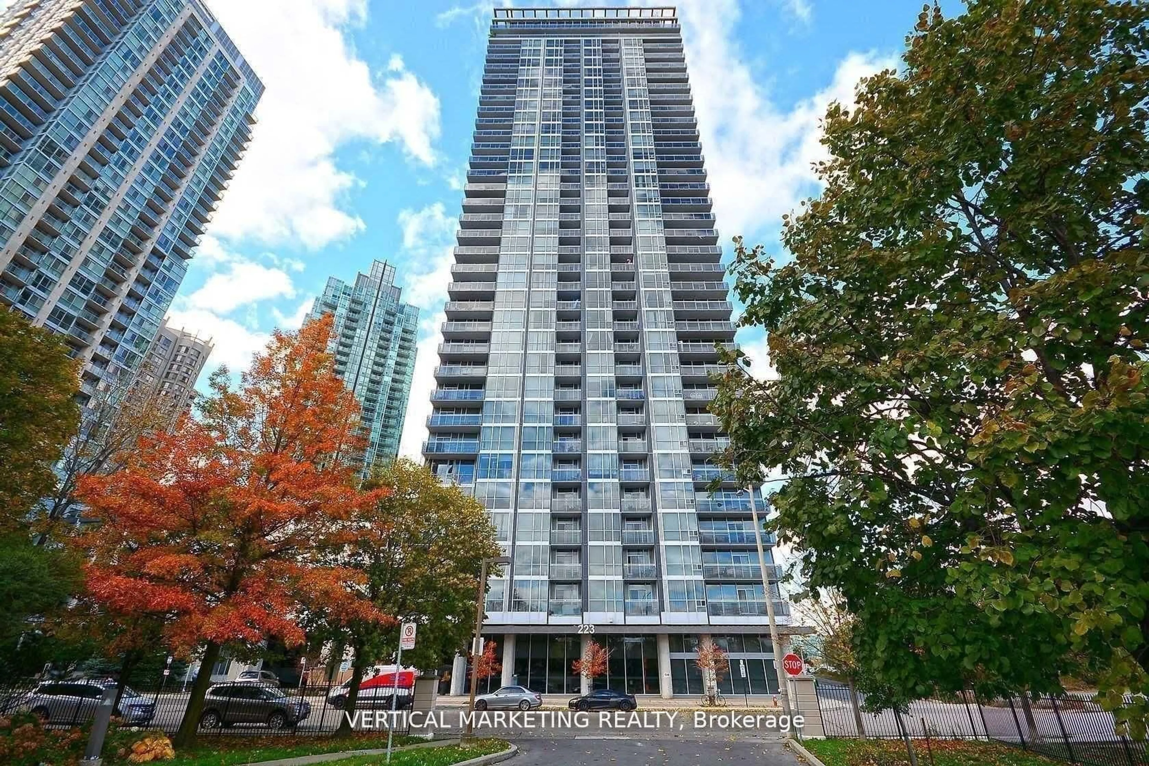 Patio, unknown for 223 Webb Dr #1012, Mississauga Ontario L5B 0E8