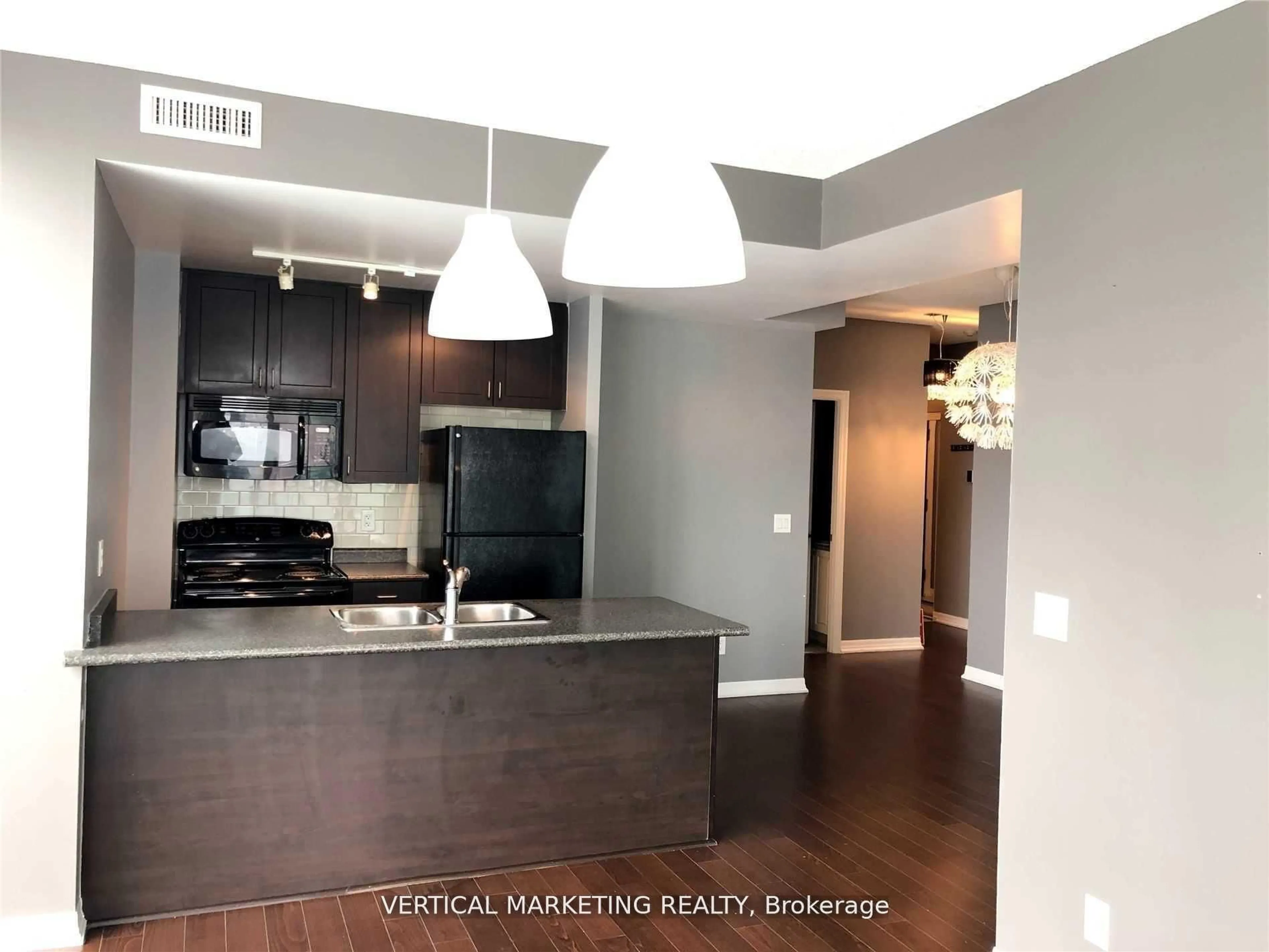 Open concept kitchen, wood/laminate floor for 223 Webb Dr #1012, Mississauga Ontario L5B 0E8