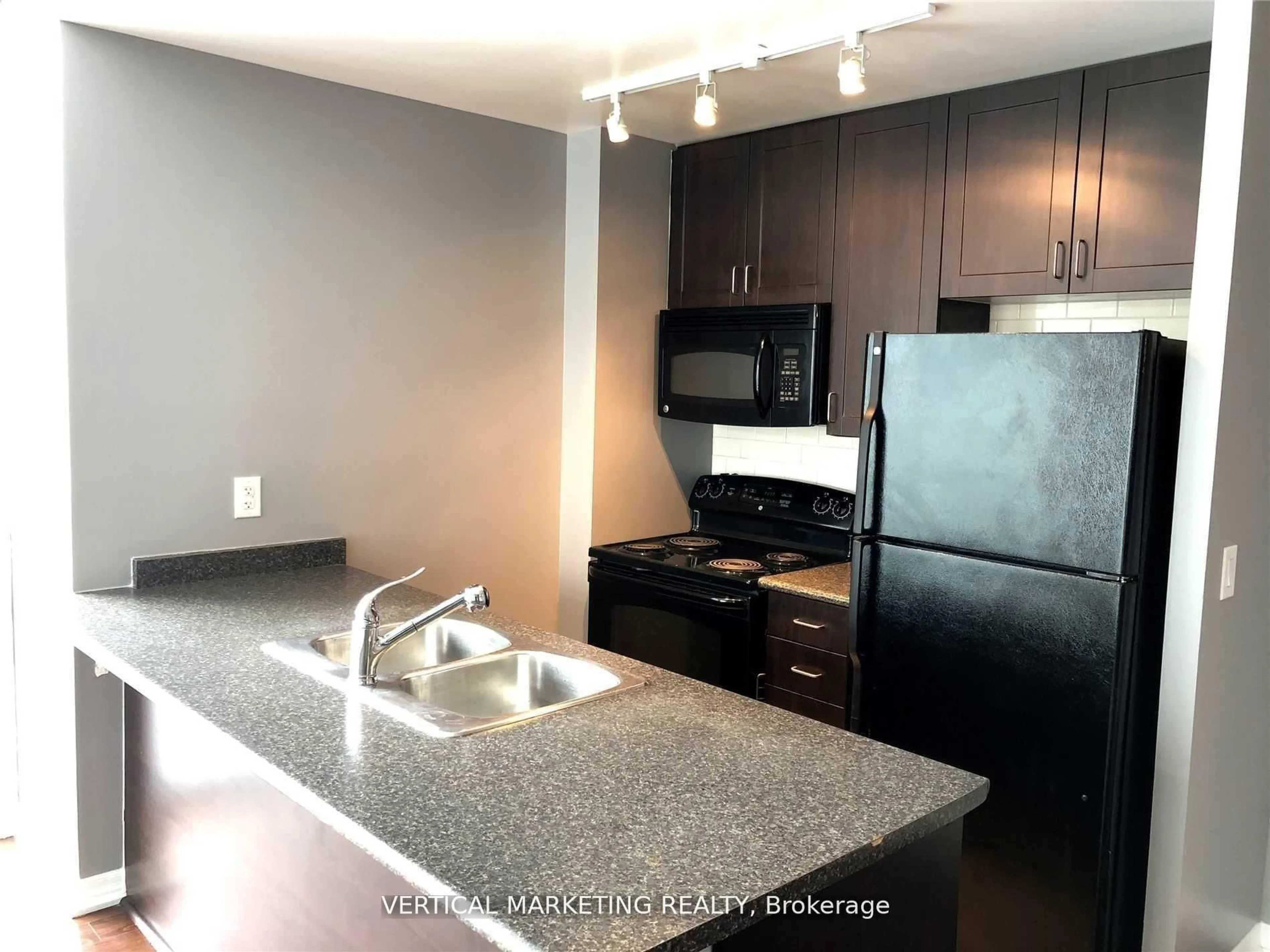 Standard kitchen, unknown for 223 Webb Dr #1012, Mississauga Ontario L5B 0E8