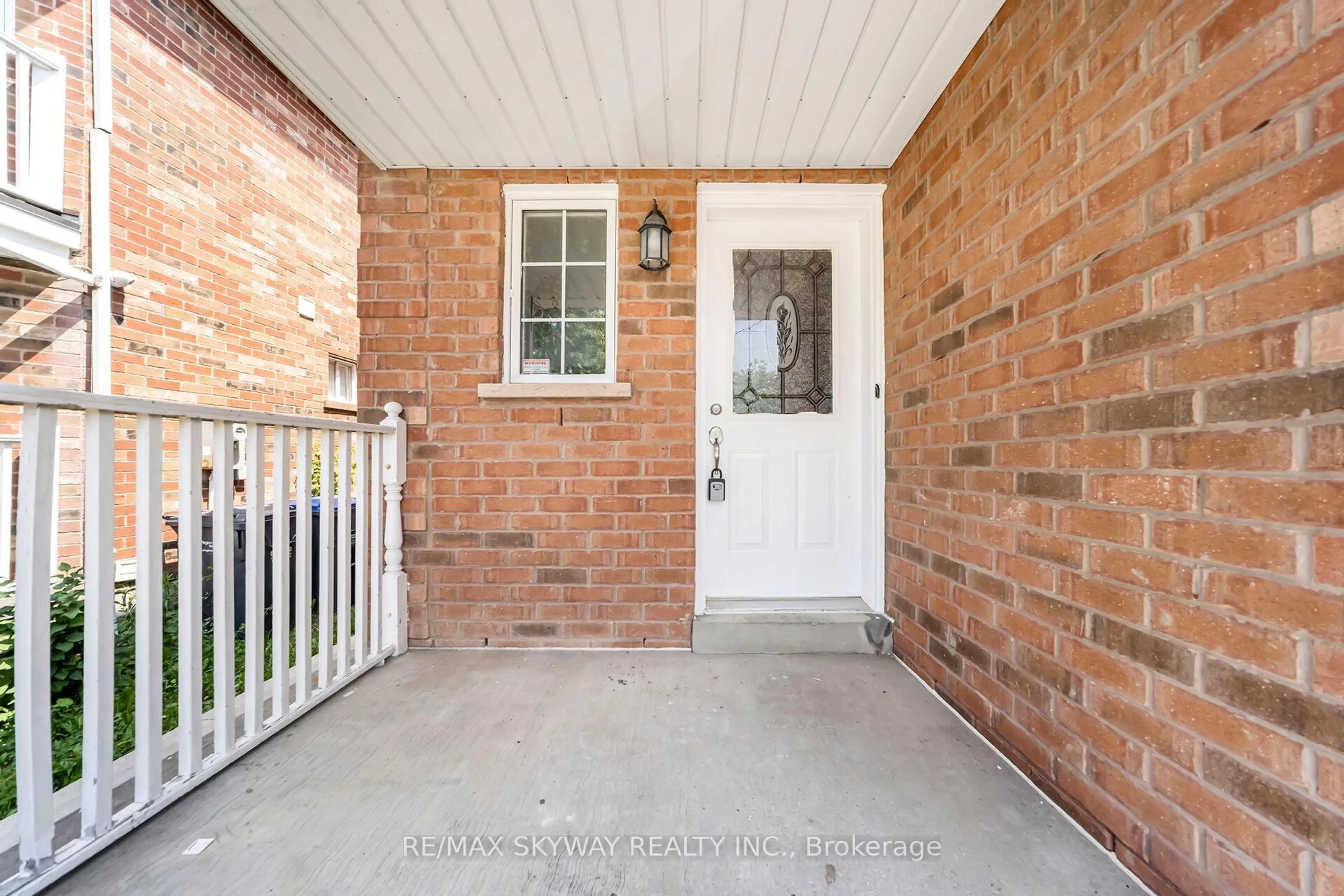 Indoor entryway for 13 Ozner Crt, Brampton Ontario L6X 4Y9