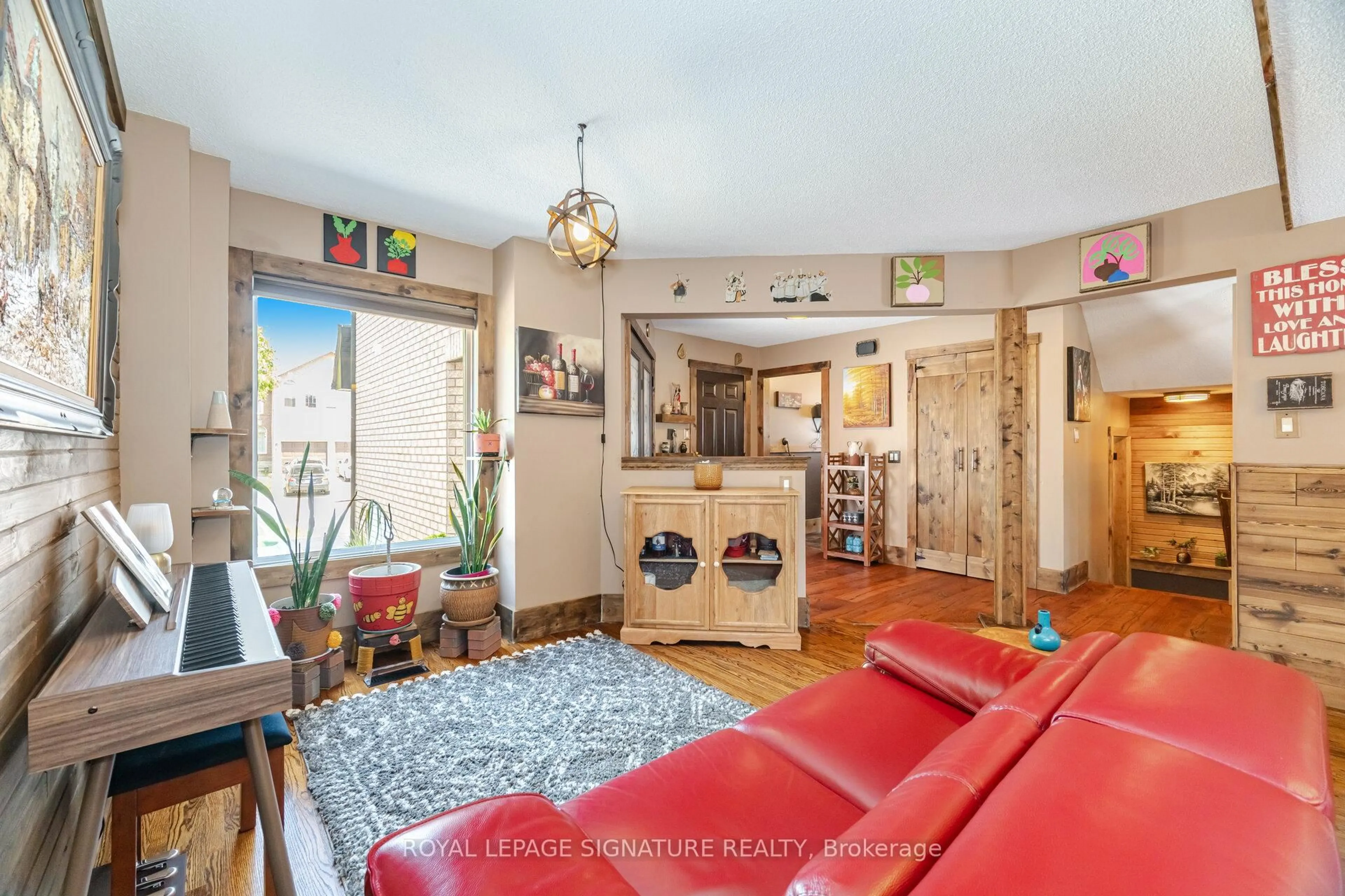 Living room with furniture, unknown for 5448 Razorbill Crt, Mississauga Ontario L5V 2C9