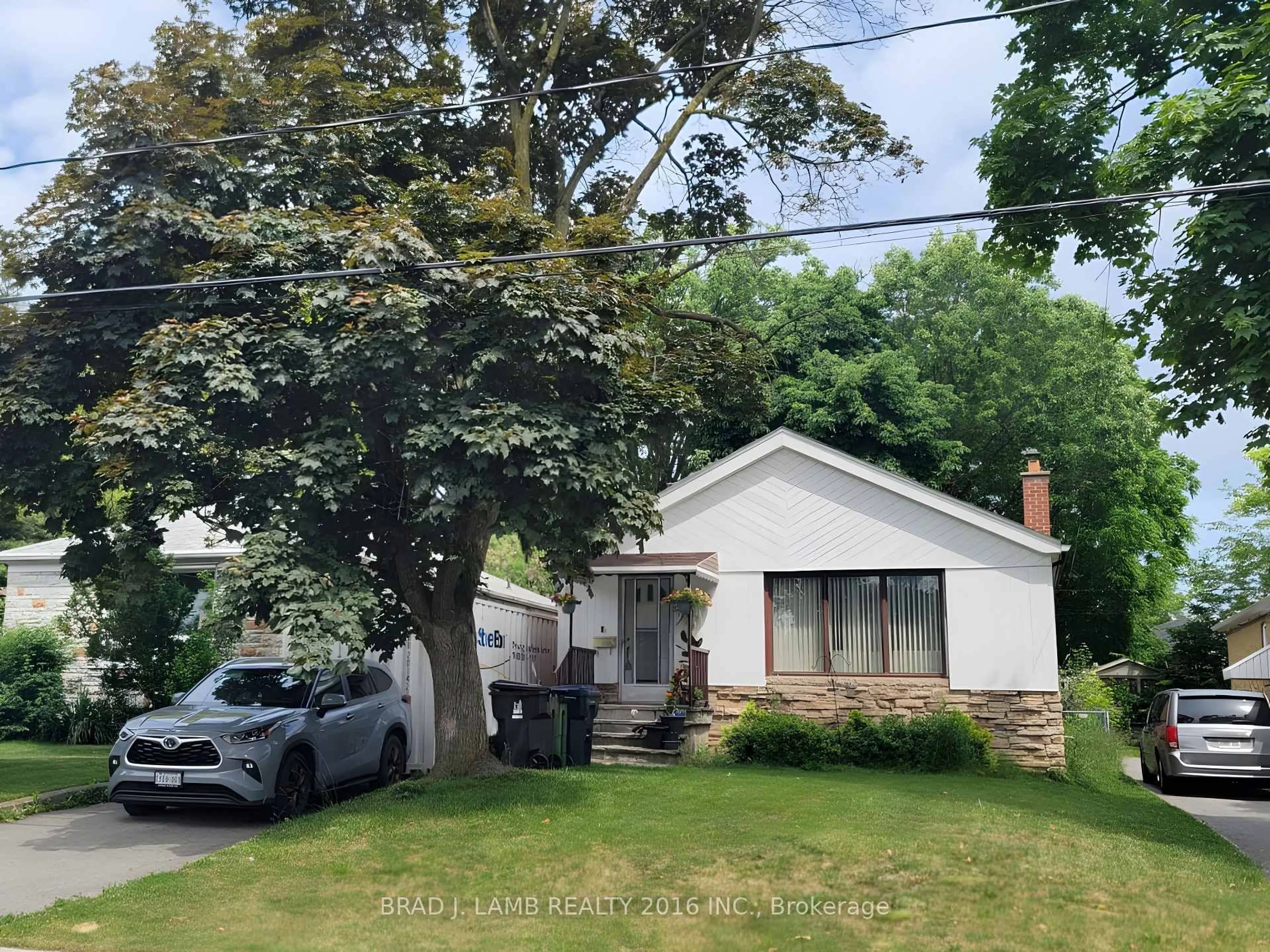 A pic from outside/outdoor area/front of a property/back of a property/a pic from drone, street for 42 Lynnford Dr, Toronto Ontario M9B 1H7