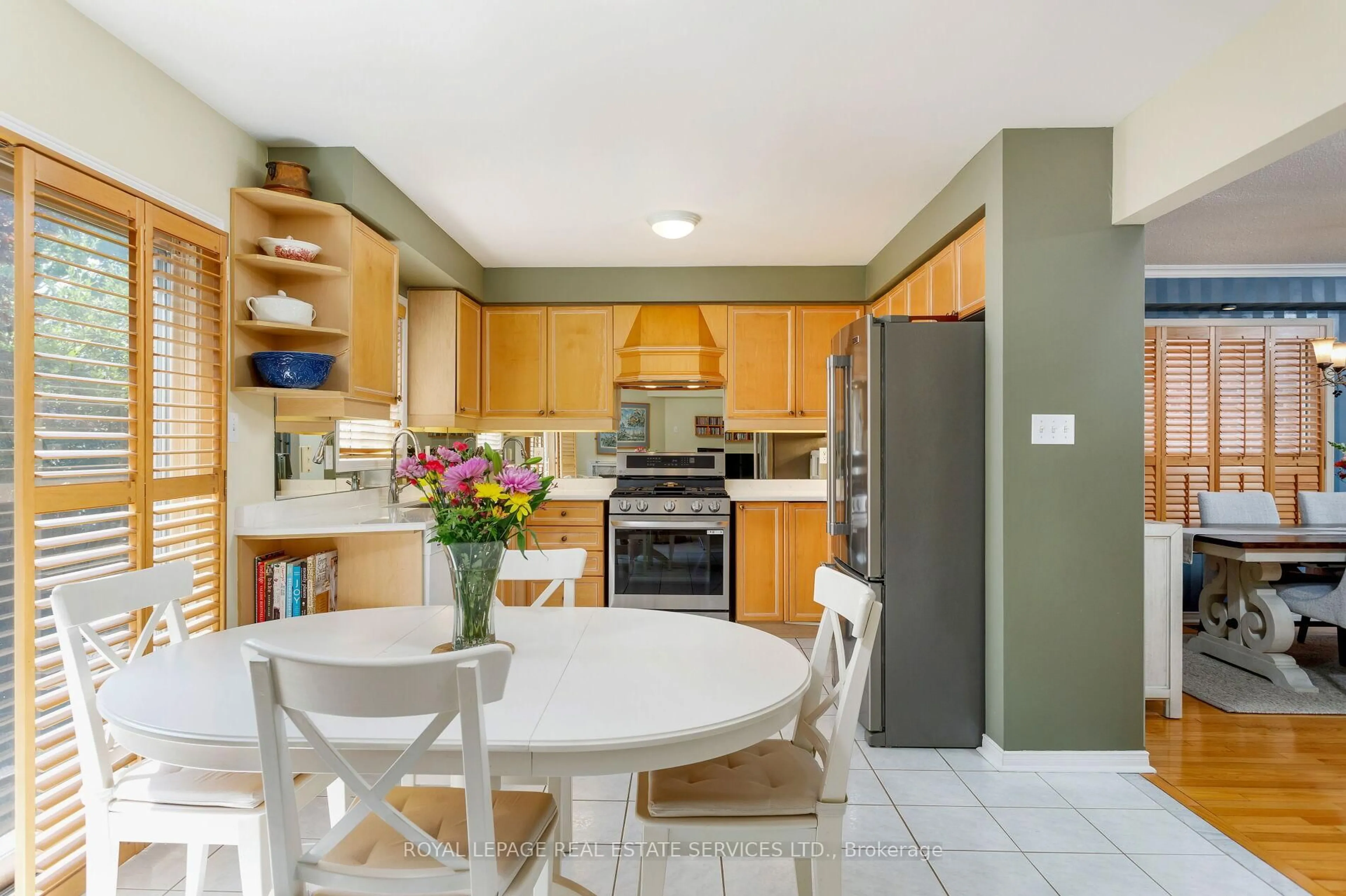 Standard kitchen, ceramic/tile floor for 4 Hackmore Gate, Brampton Ontario L7A 1R6