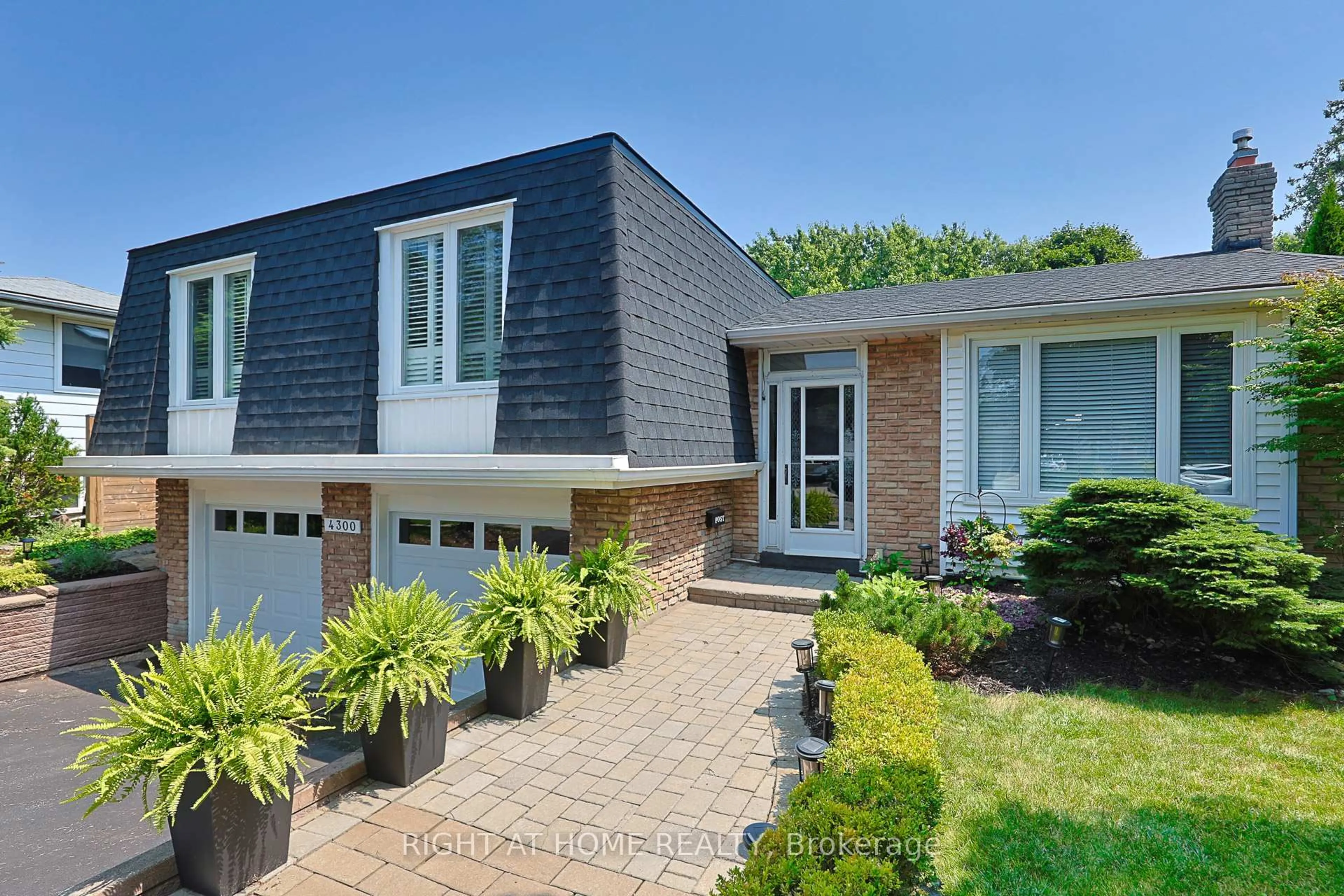 Home with brick exterior material, street for 4300 Longmoor Dr, Burlington Ontario L7L 5A3