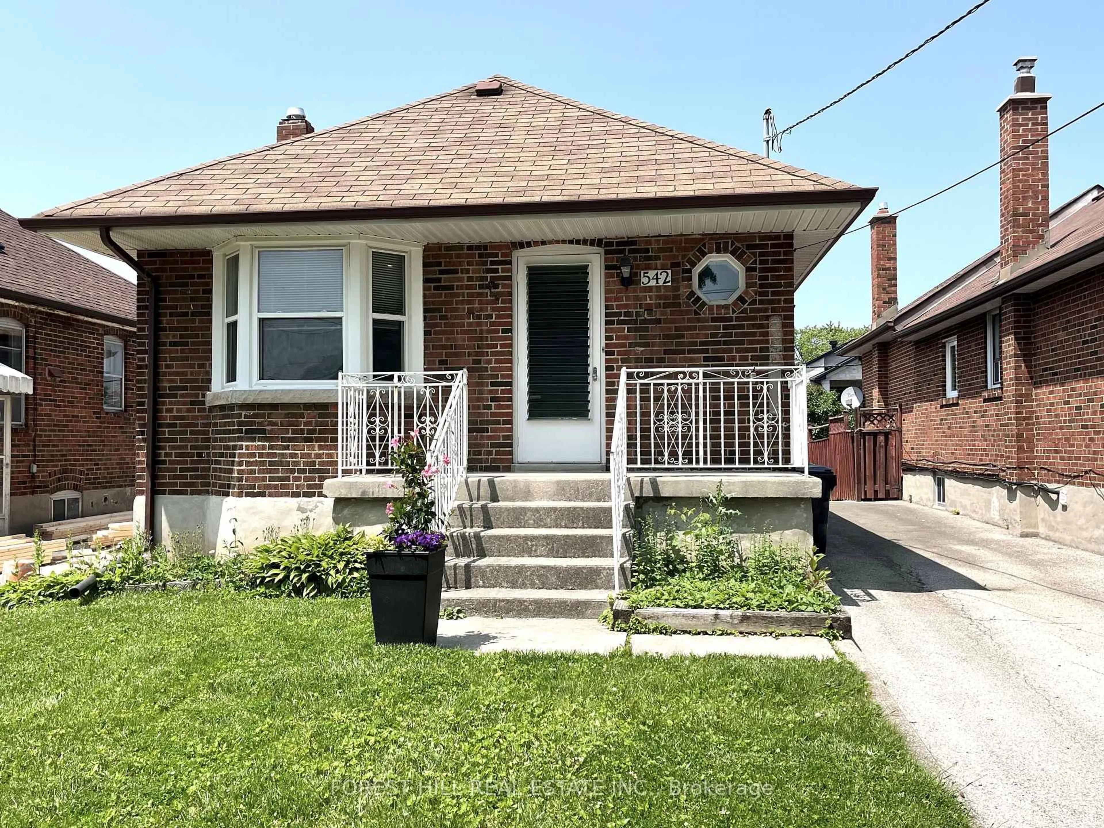 Home with brick exterior material, street for 542 Glen Park Ave, Toronto Ontario M6B 2G3
