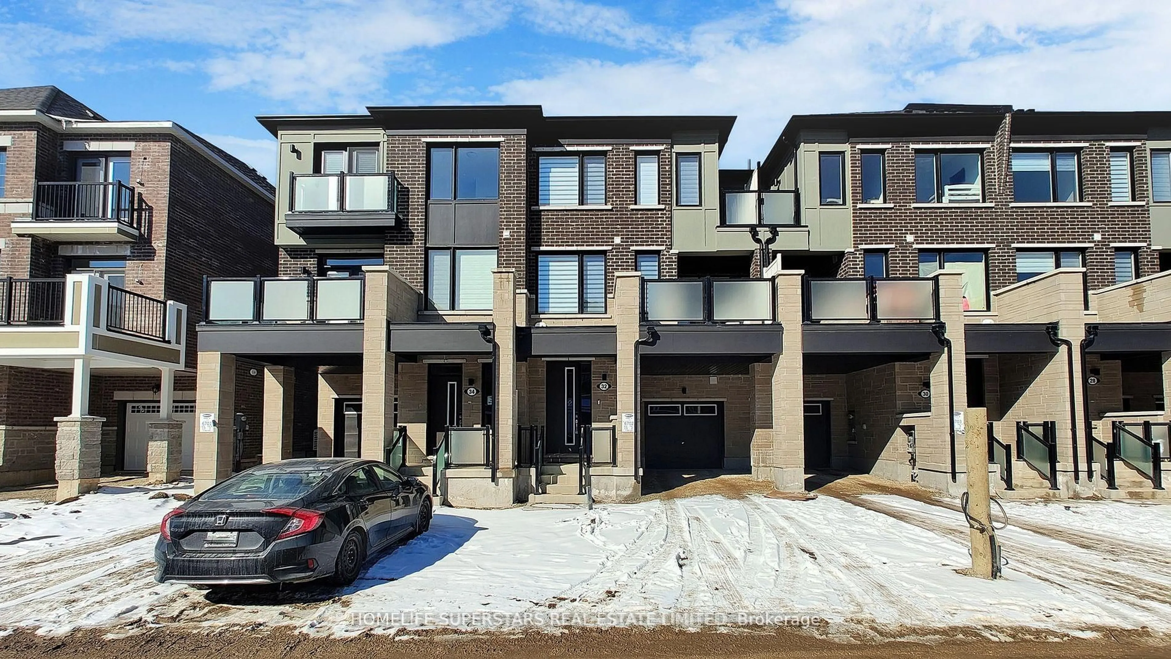 Home with brick exterior material, street for 32 Melmar St, Brampton Ontario L7A 5K6