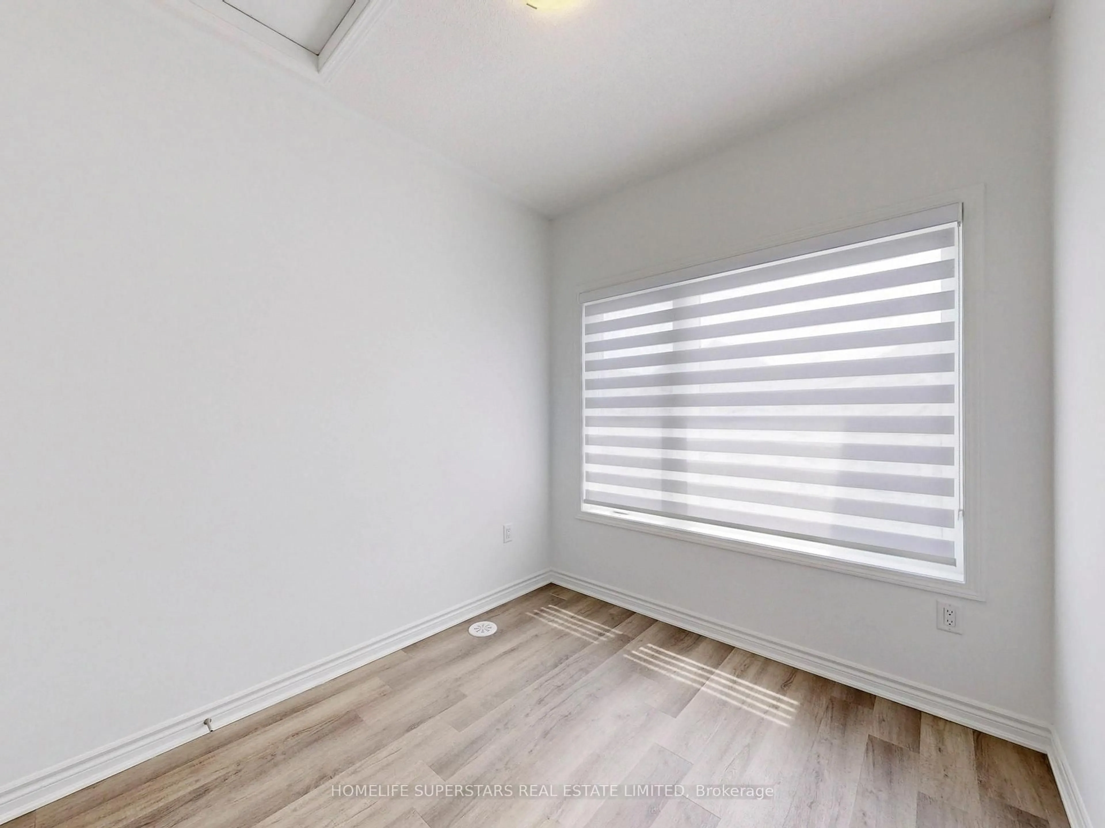 A pic of a room for 32 Melmar St, Brampton Ontario L7A 5K6