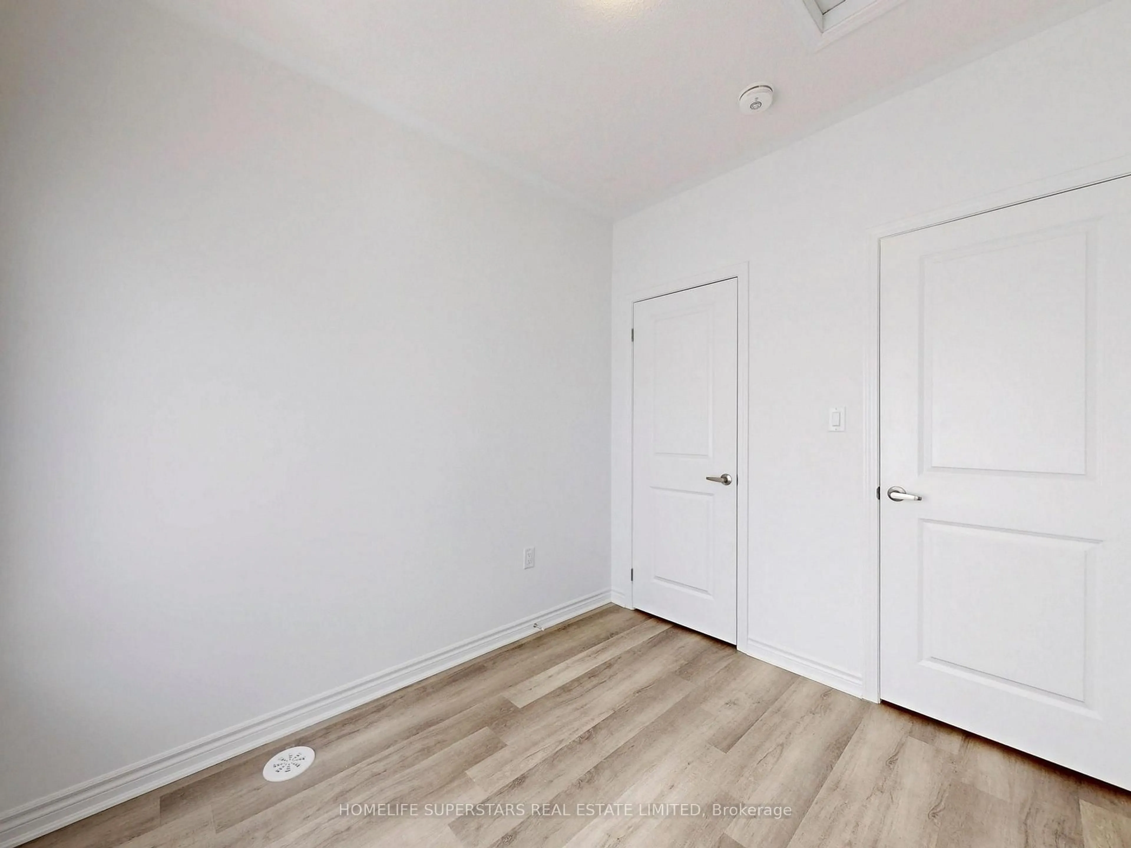 A pic of a room for 32 Melmar St, Brampton Ontario L7A 5K6