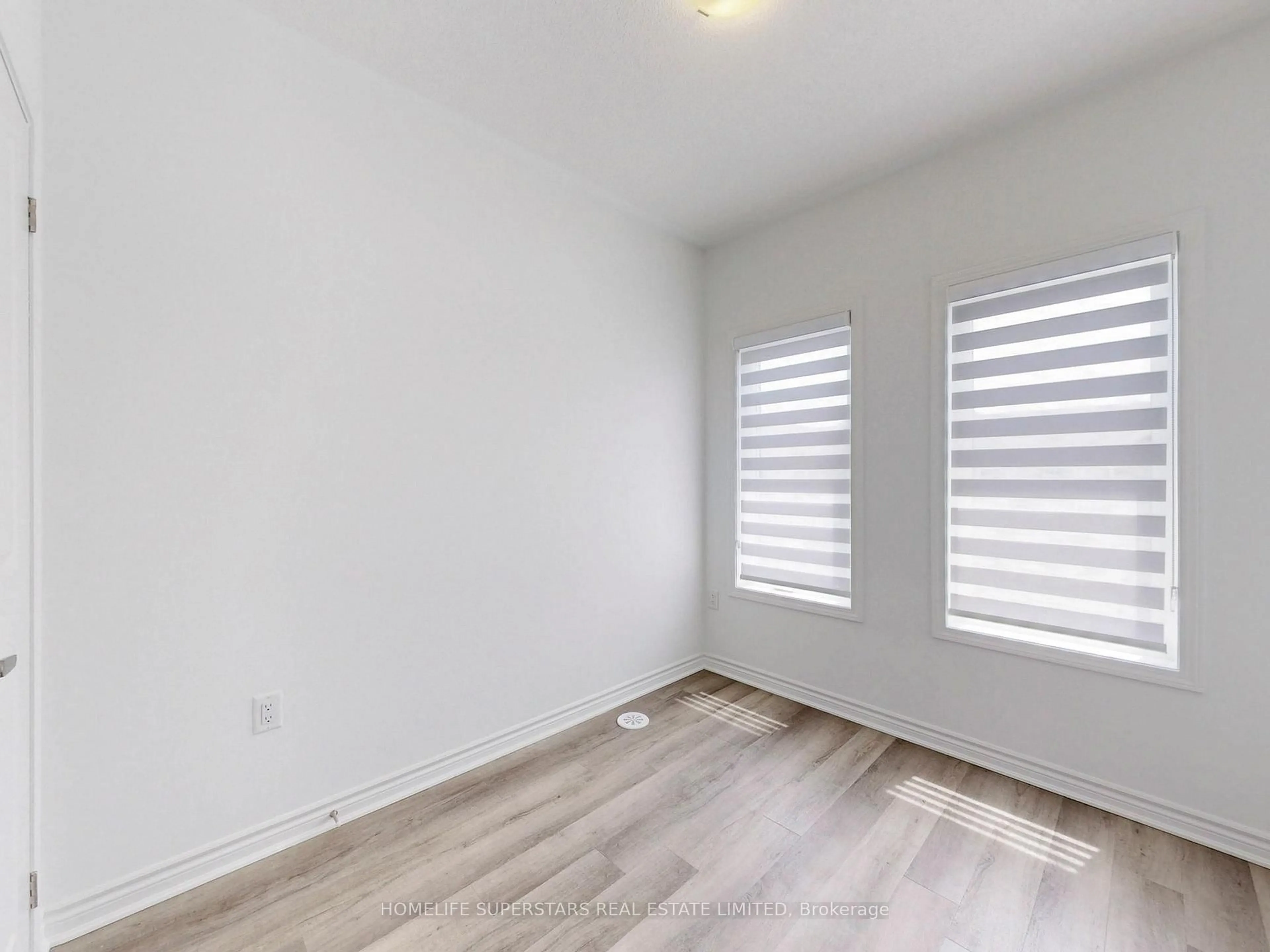 A pic of a room for 32 Melmar St, Brampton Ontario L7A 5K6