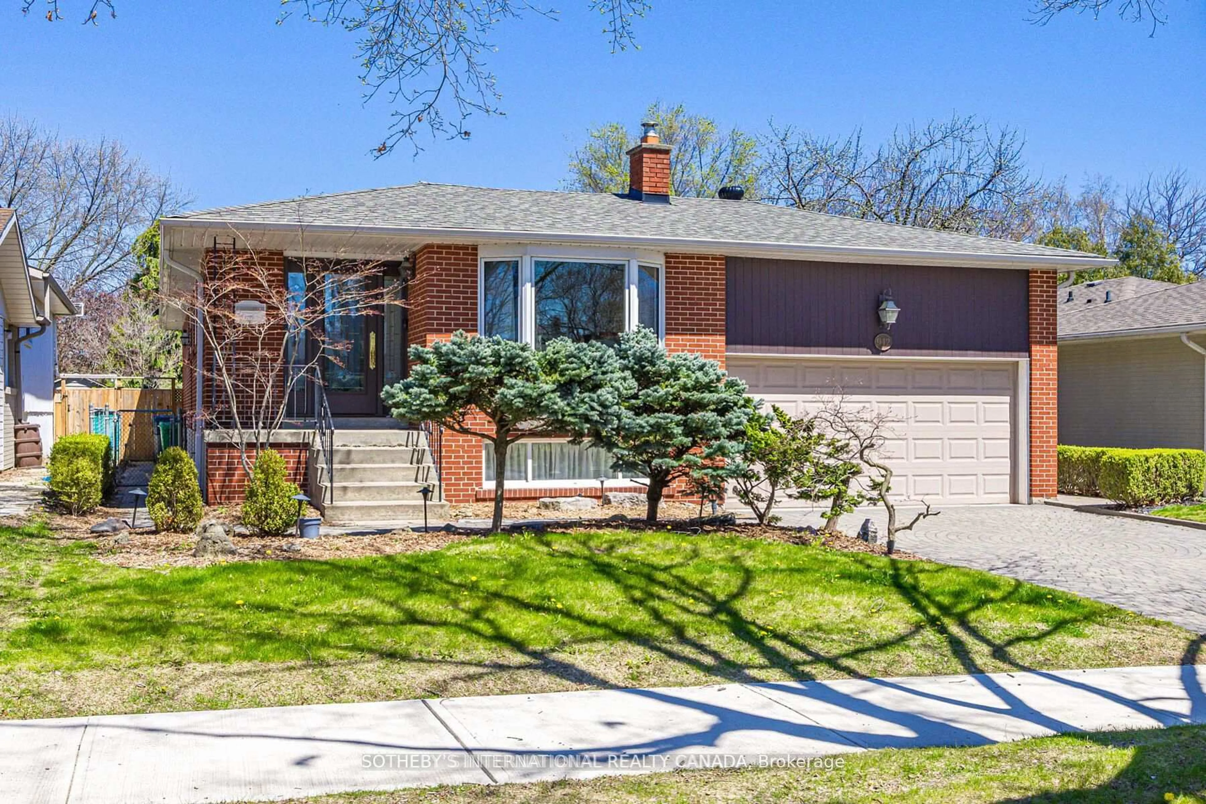 Home with brick exterior material, street for 942 Fletcher Valley Cres, Mississauga Ontario L5J 2X7