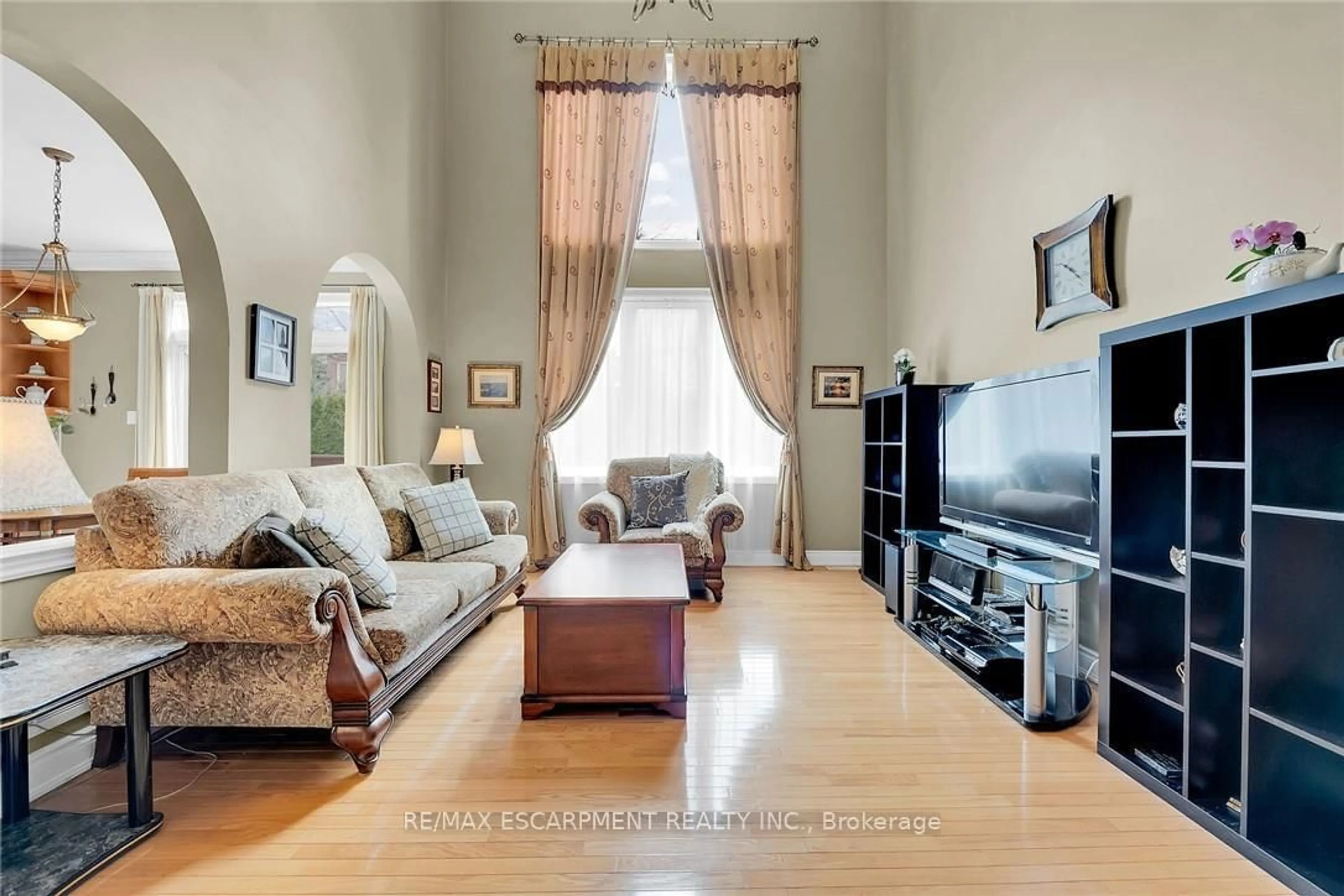 Living room with furniture, unknown for 3348 Raspberry Bush Tr, Oakville Ontario L6L 6V2