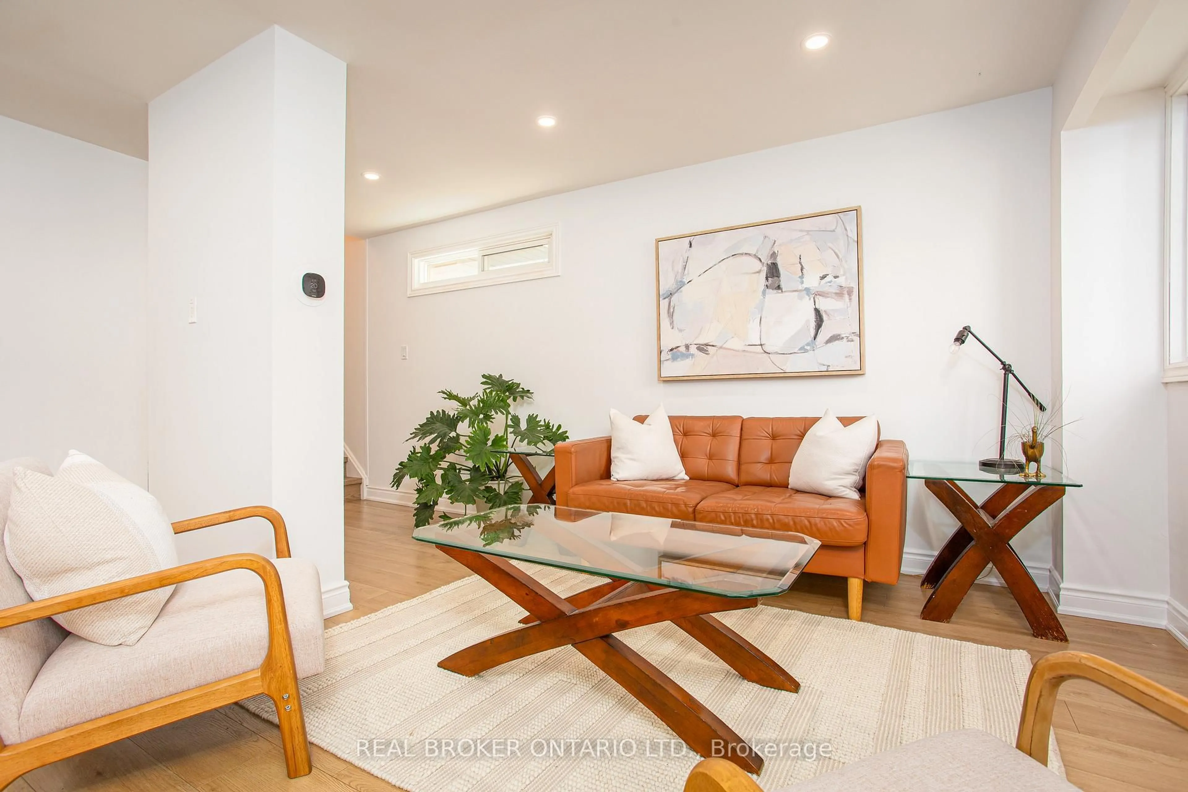 Living room with furniture, unknown for 1135 McCraney St #6, Oakville Ontario L6H 3A3