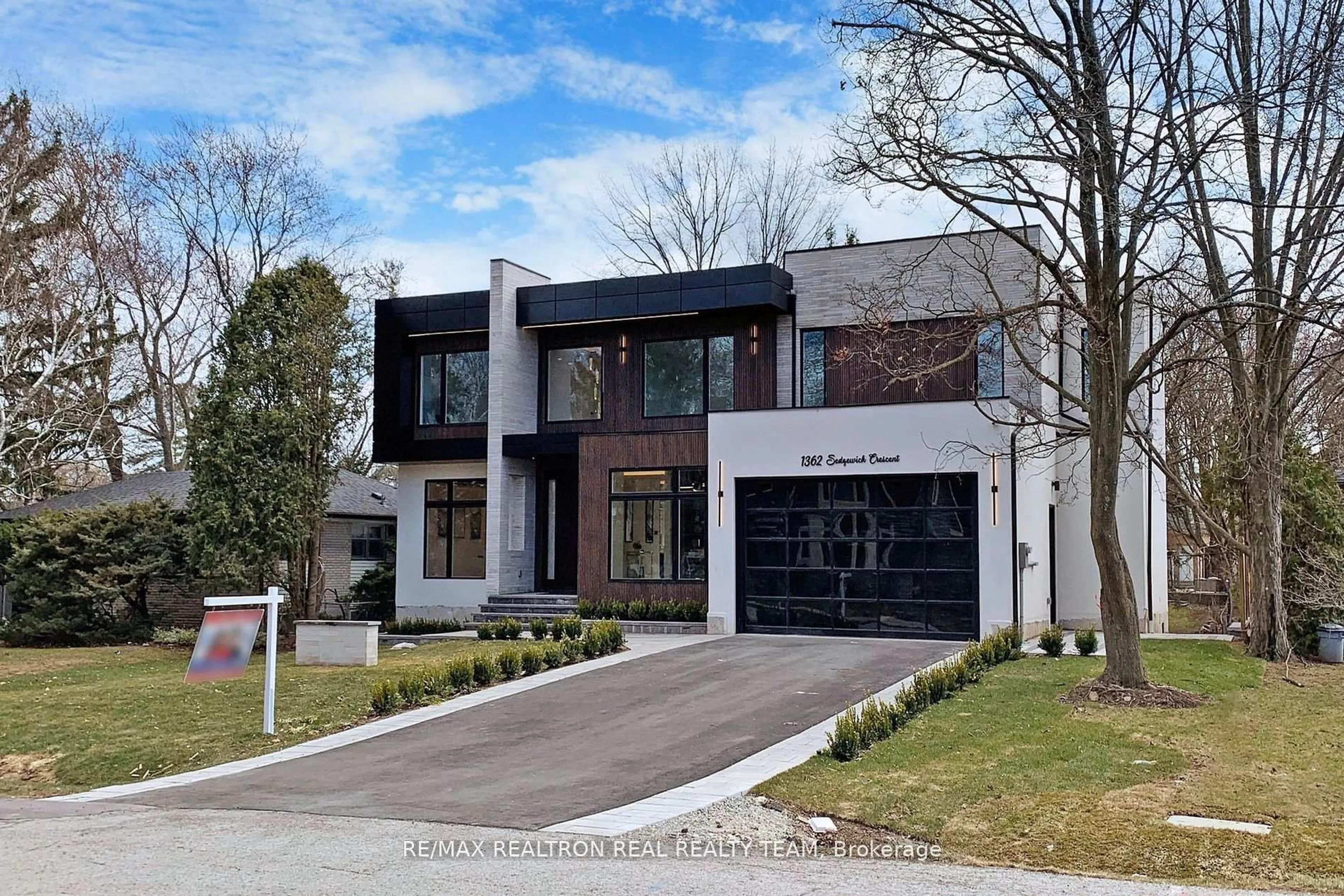 Home with brick exterior material, street for 1362 Sedgewick Cres, Oakville Ontario L6L 1X8