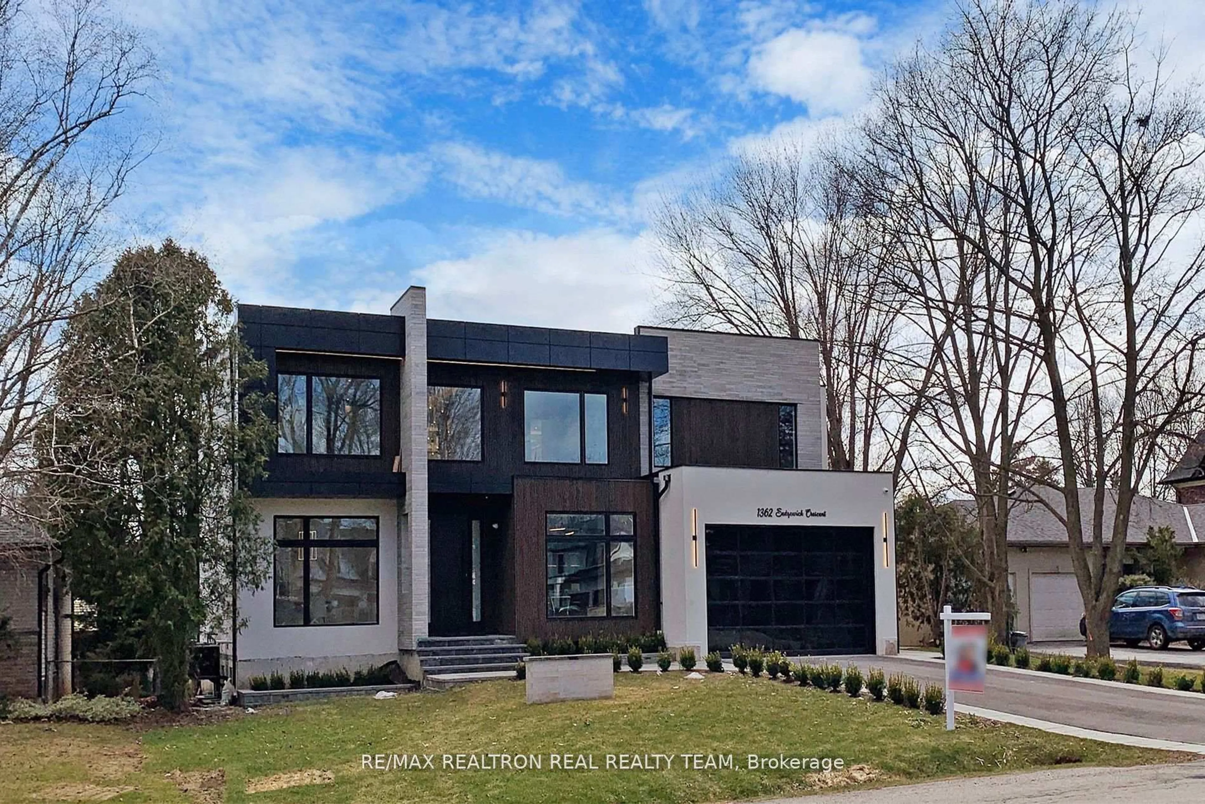 Home with brick exterior material, street for 1362 Sedgewick Cres, Oakville Ontario L6L 1X8