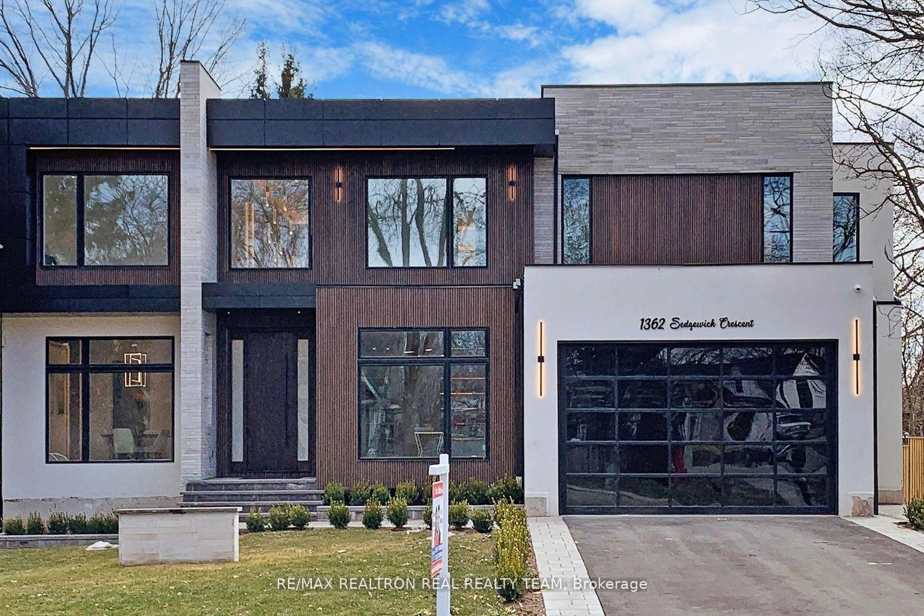 Home with brick exterior material, street for 1362 Sedgewick Cres, Oakville Ontario L6L 1X8