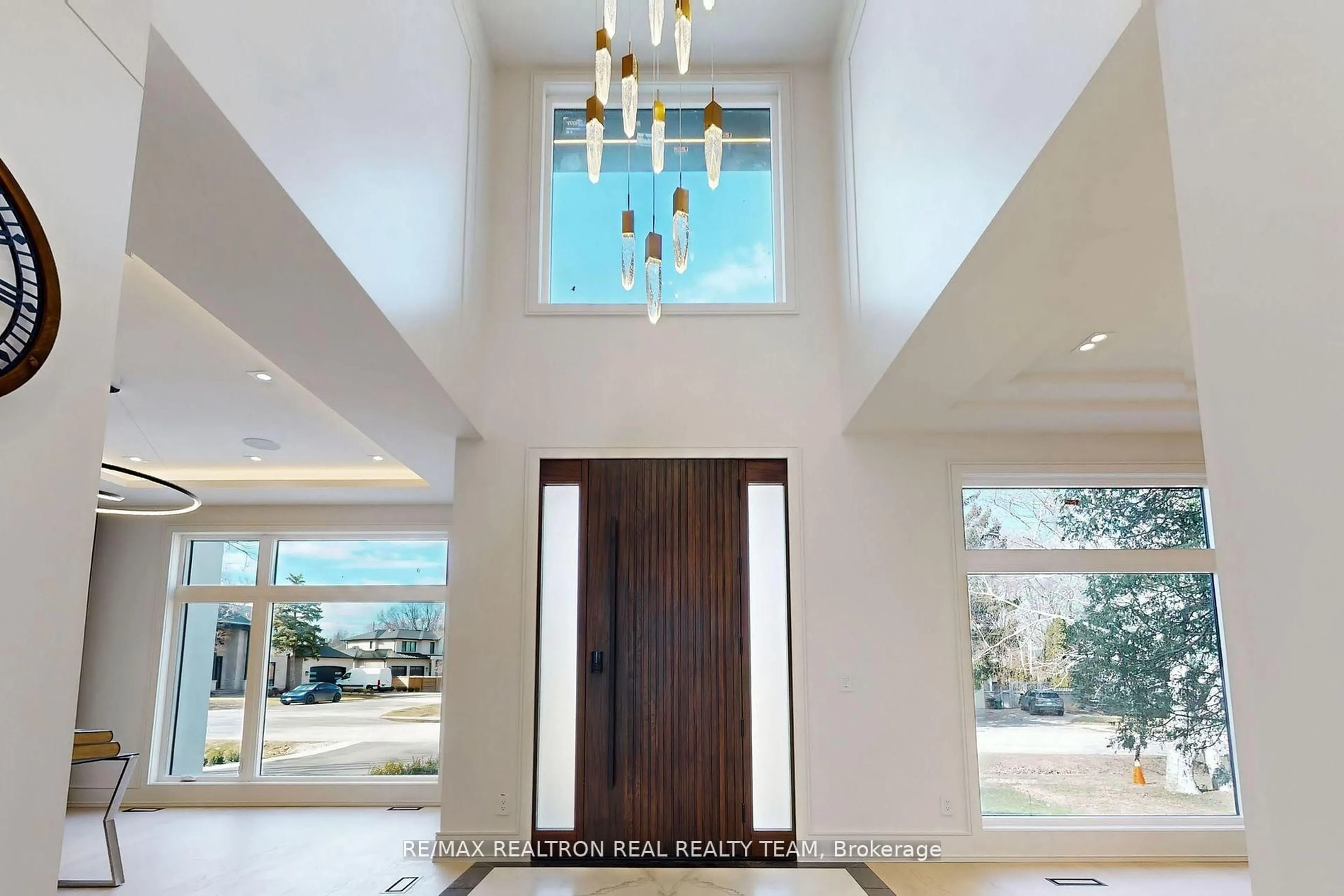 Indoor foyer for 1362 Sedgewick Cres, Oakville Ontario L6L 1X8