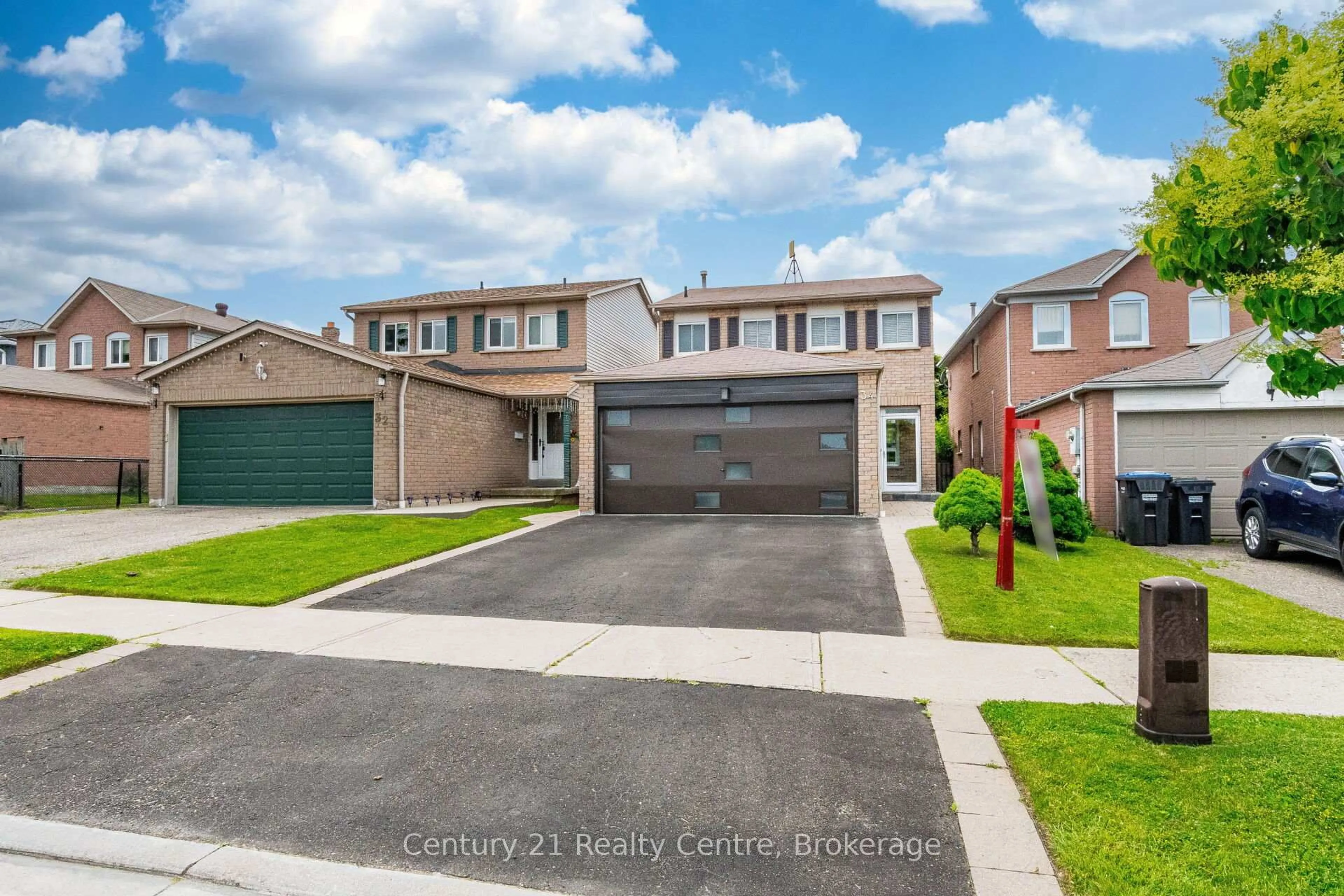 Home with brick exterior material, street for 34 Niagara Pl, Brampton Ontario L6S 4Y9