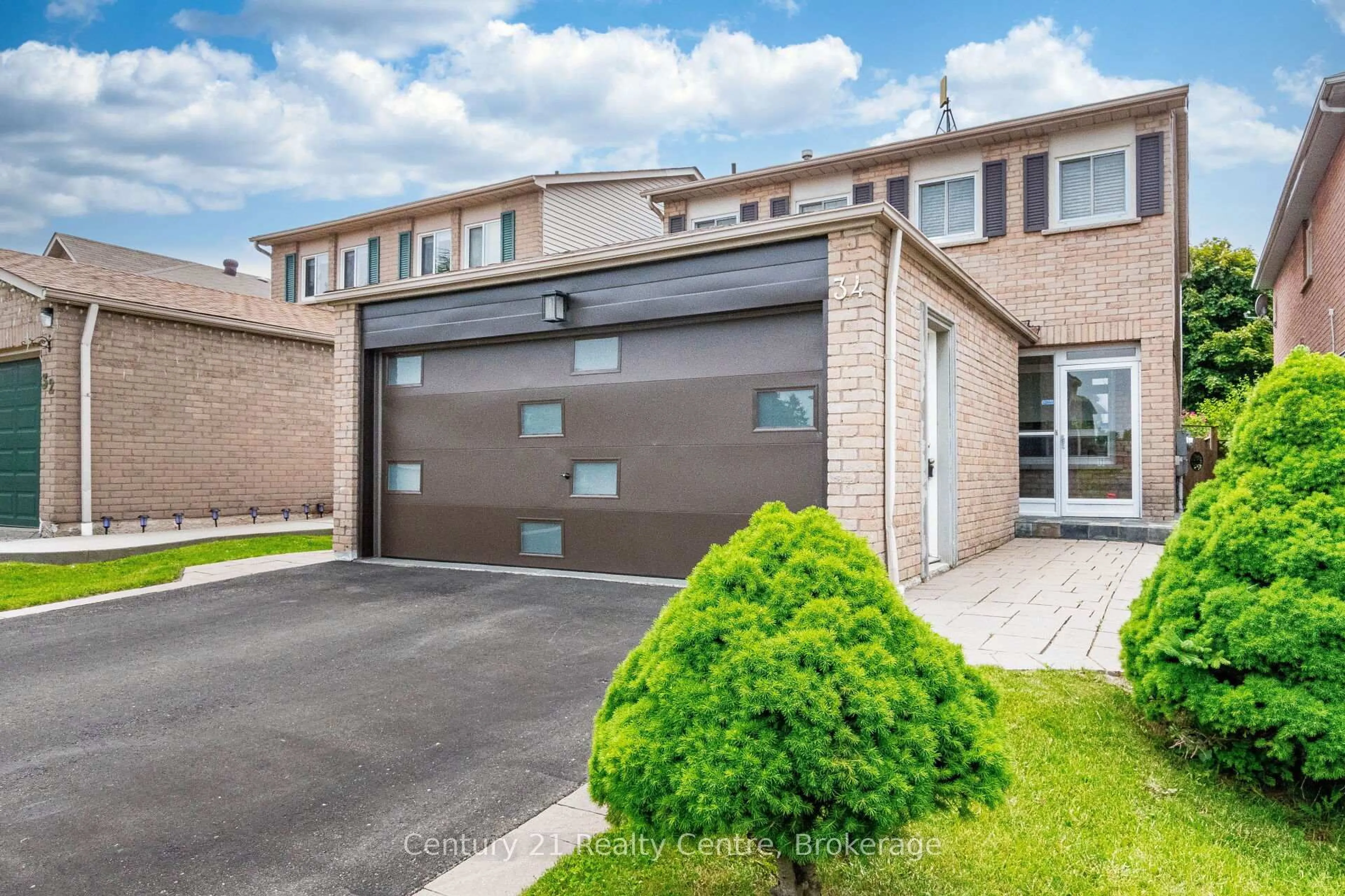 Home with brick exterior material, street for 34 Niagara Pl, Brampton Ontario L6S 4Y9