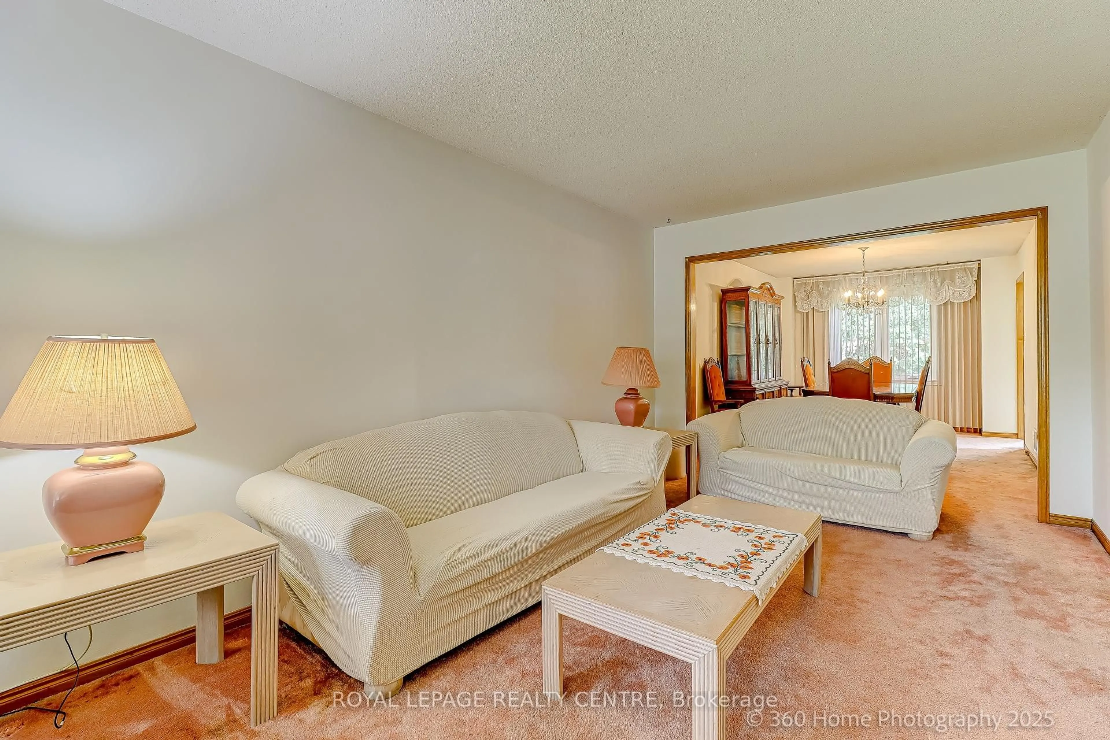 Living room with furniture, unknown for 420 Winfield Terr, Mississauga Ontario L5R 1P2
